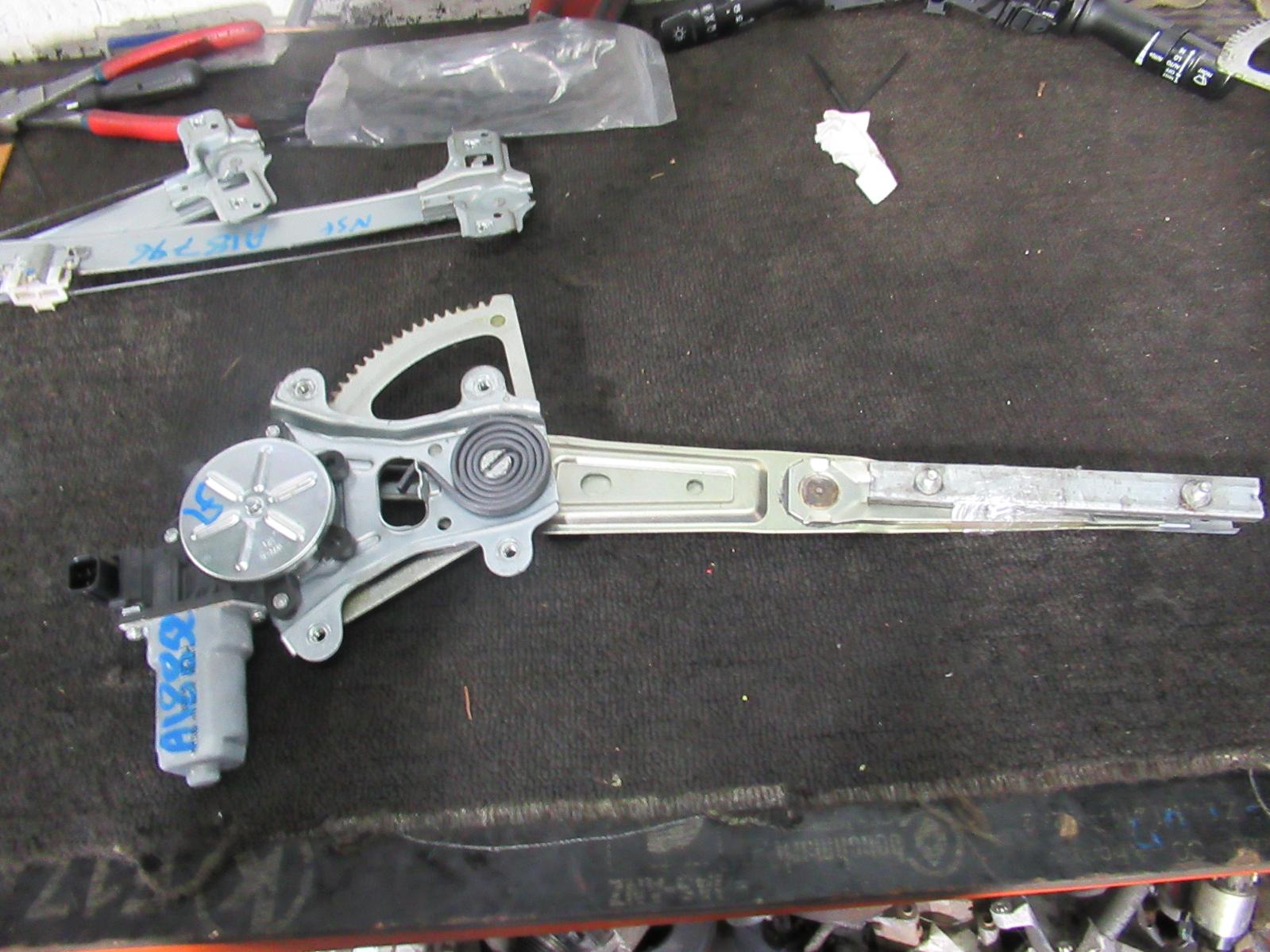 View Auto part Left Front Window Reg/Motor Subaru Tribeca 2009