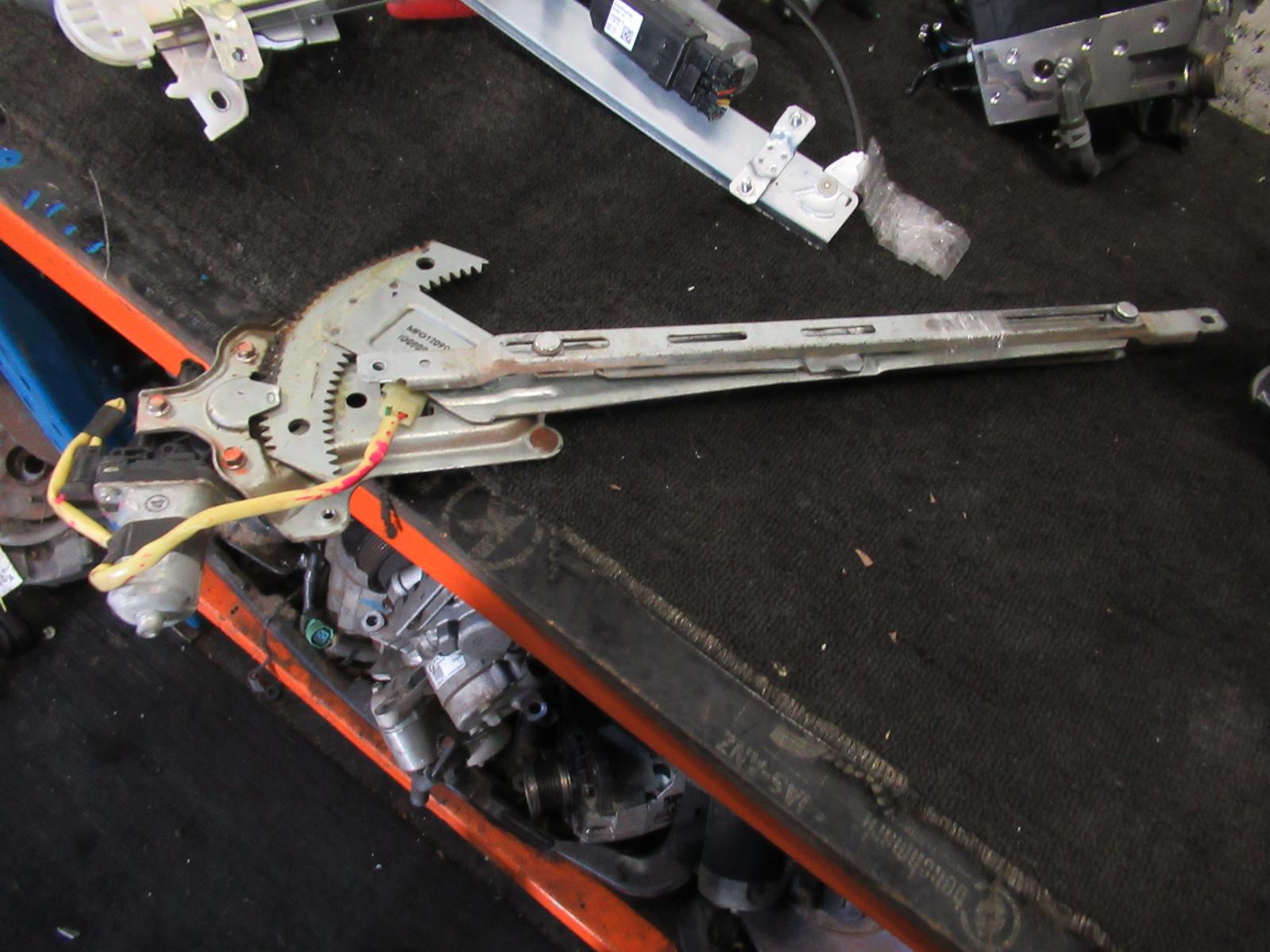 View Auto part Right Front Window Reg/Motor Ford Ranger 2009
