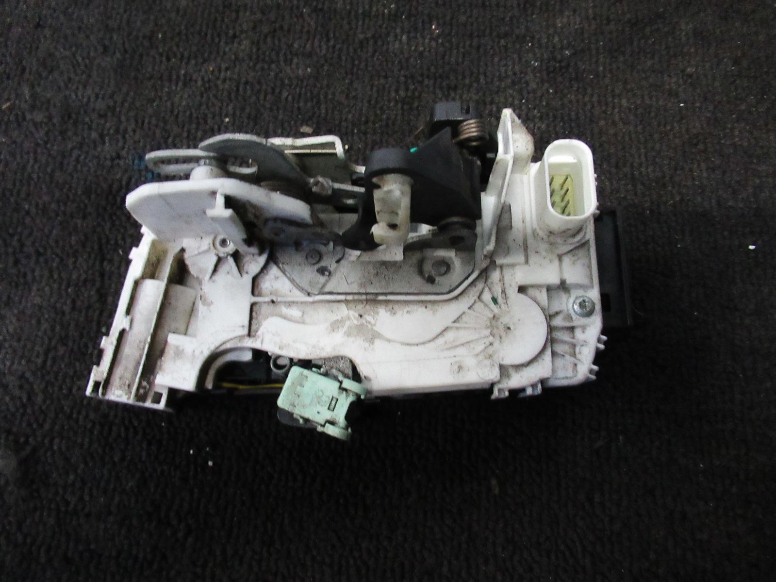 View Auto part Door/Boot/Gate Lock Jeep Cherokee 2009