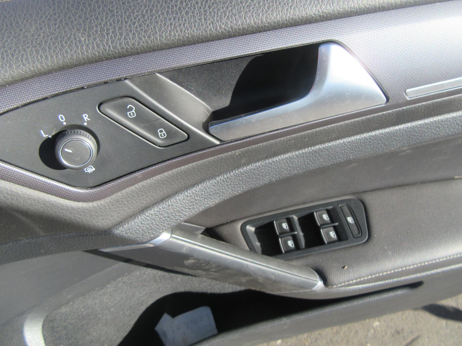 View Auto part Left Door Mirror Volkswagen Golf 2015