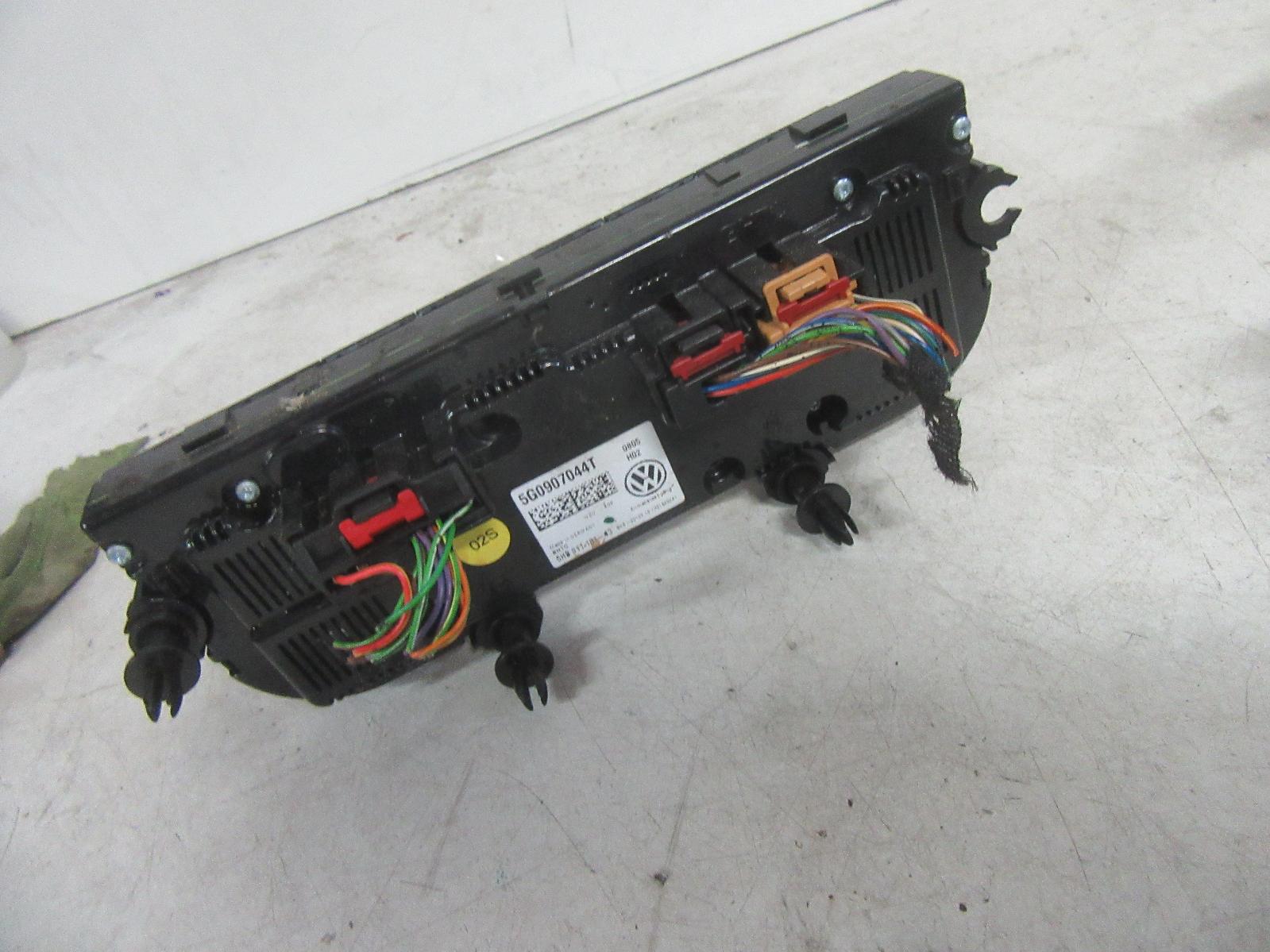 View Auto part Heater/Ac Controls Volkswagen Golf 2013