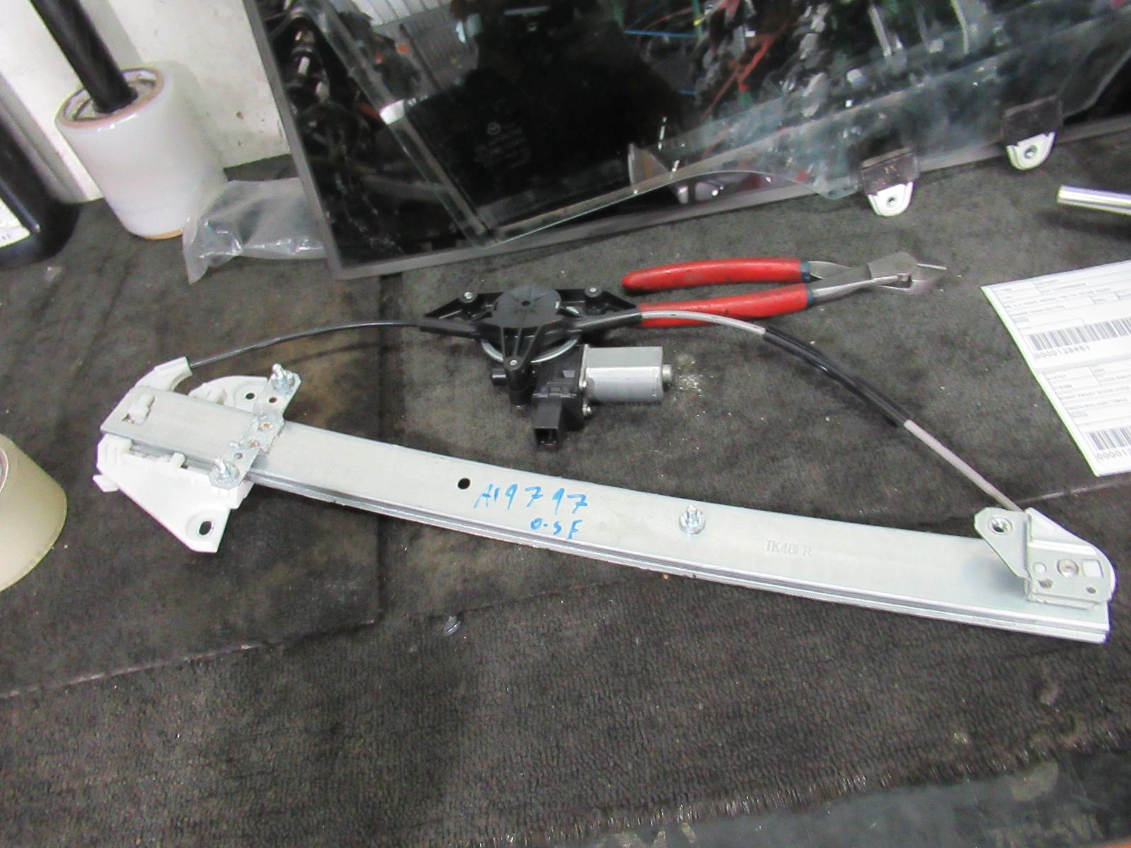 View Auto part Right Front Window Reg/Motor Mazda Cx9 2017