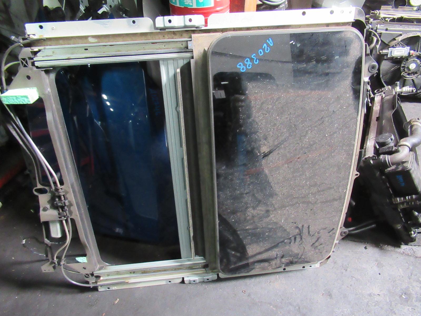 View Auto part Roof Glass/Sunroof/T Chrysler 300c 2007