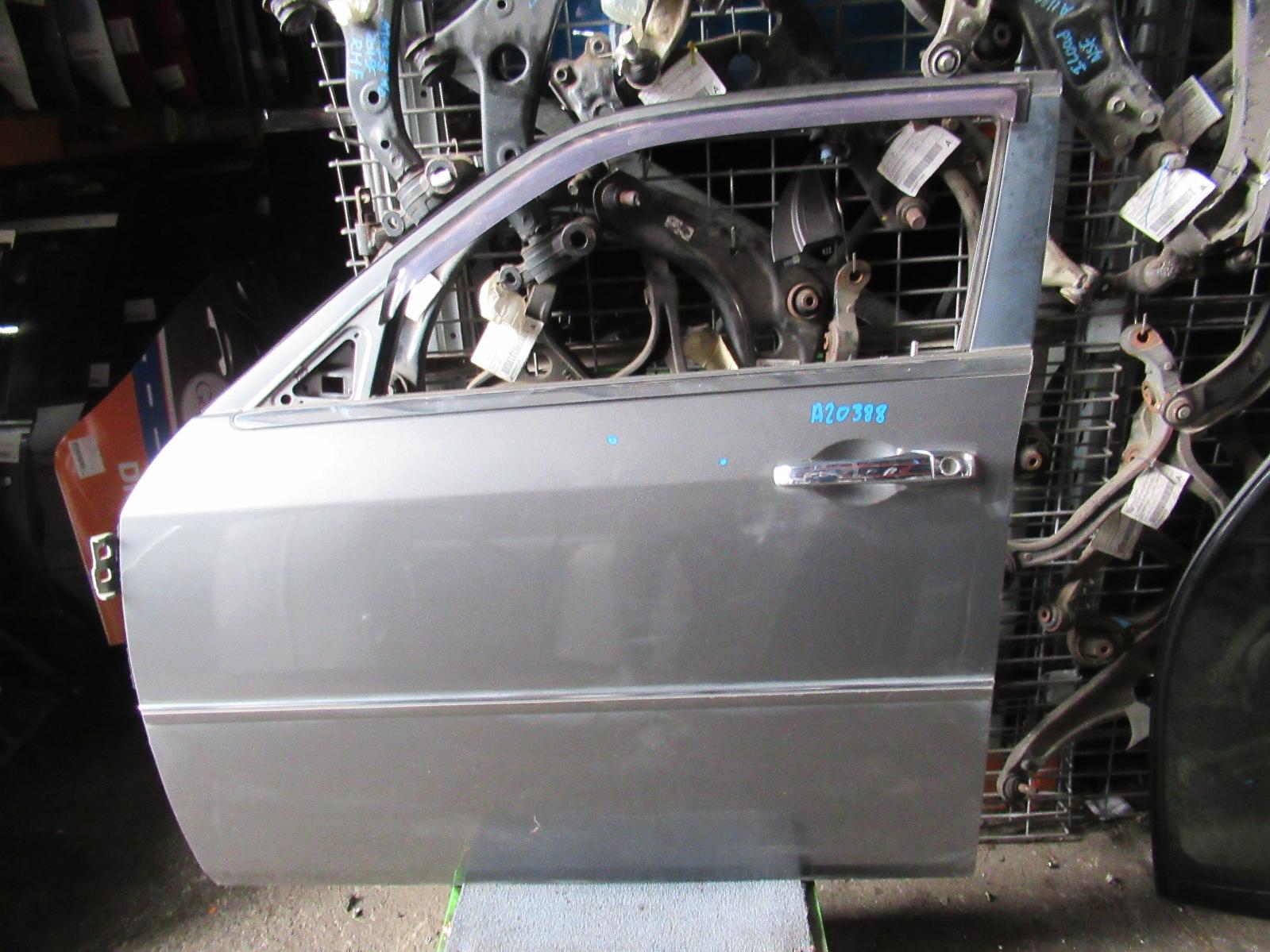 View Auto part Left Front Door Chrysler 300c 2007