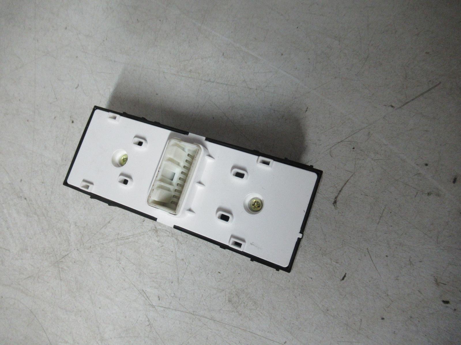 View Auto part Pwr Dr Wind Switch Kia Cerato 2019
