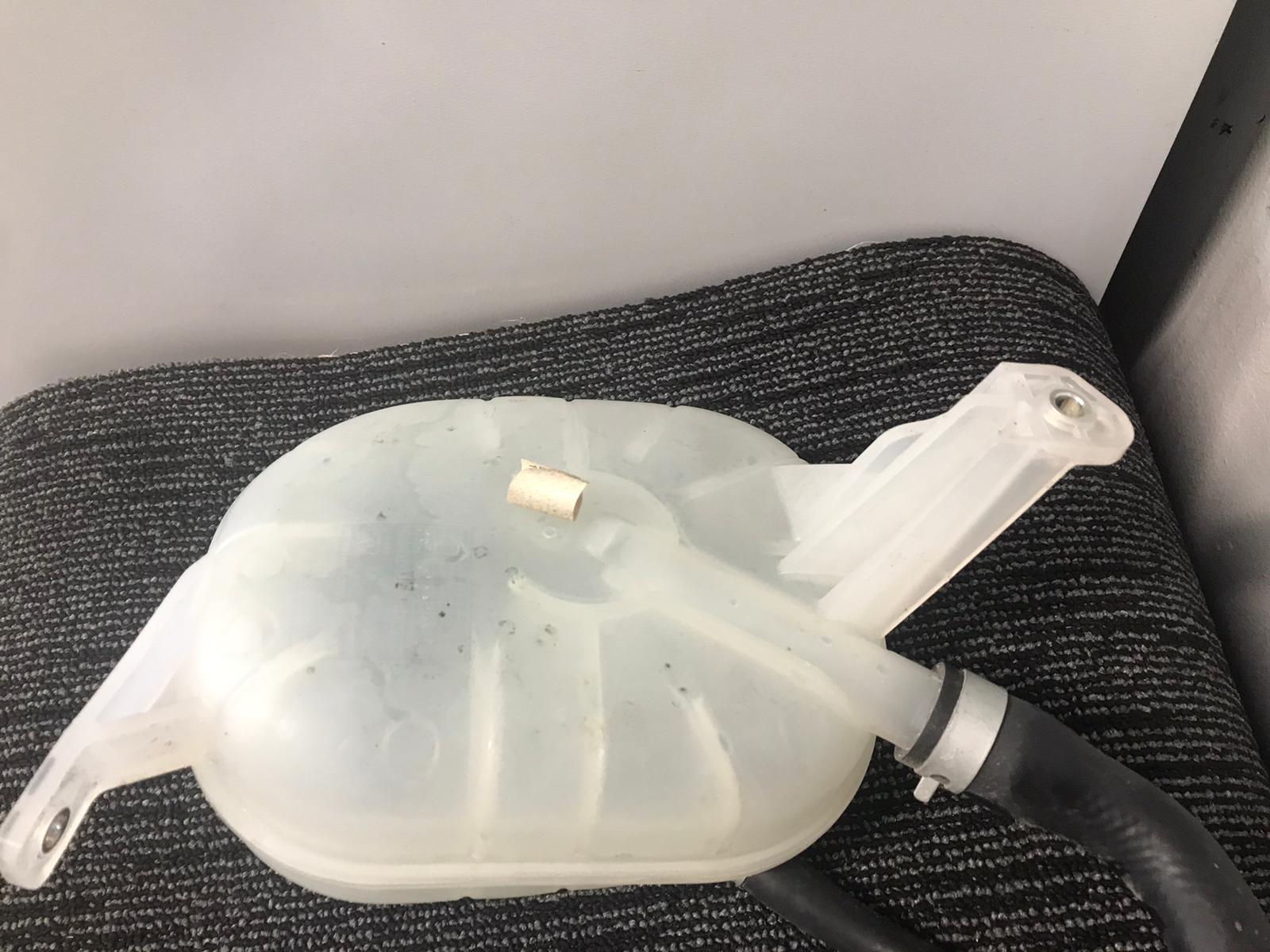 View Auto part Overflow Bottle Hyundai I30 2019