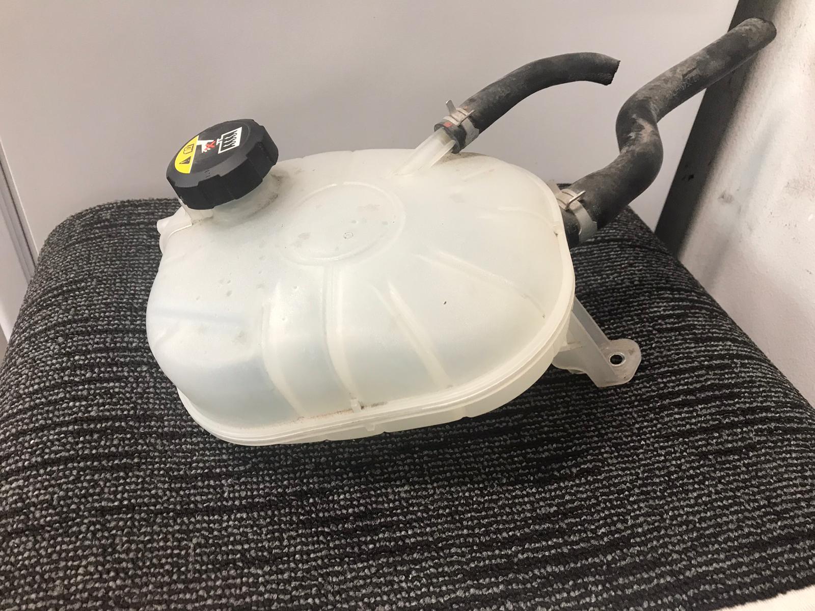 View Auto part Overflow Bottle Hyundai I30 2019