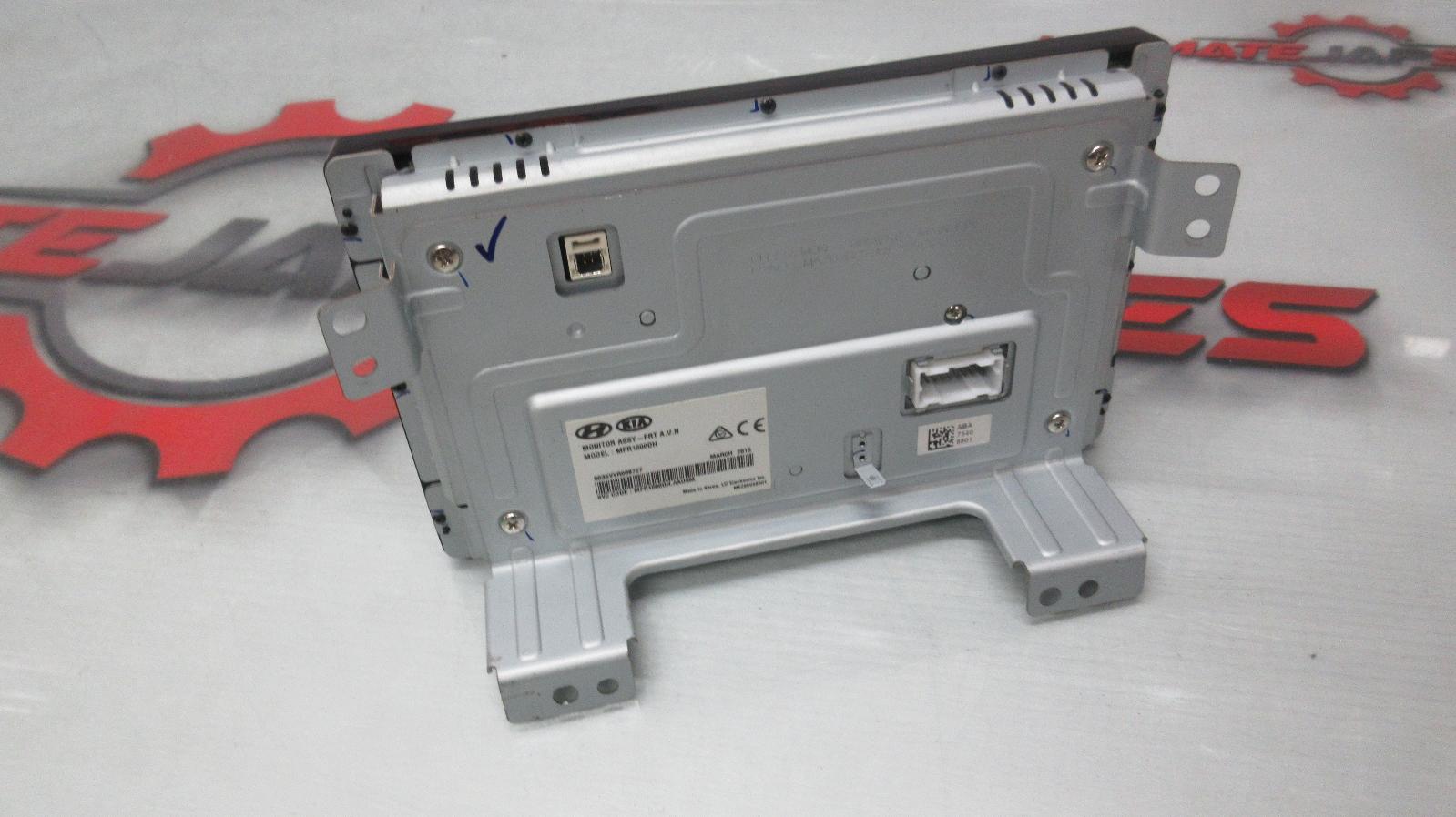 View Auto part Radio/Cd/Dvd/Sat/Tv Hyundai Genesis 2015