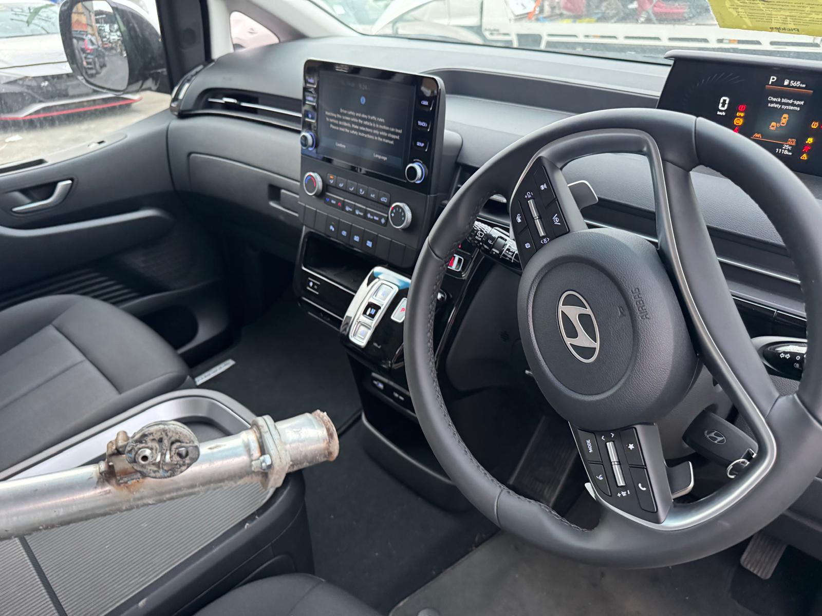 View Auto part Left Front Door Hyundai Staria 2024