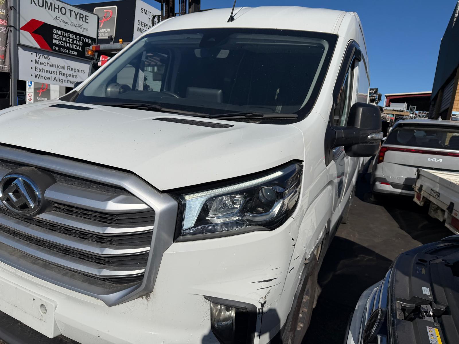 View Auto part High Level Stoplight Ldv Deliver 9 2022