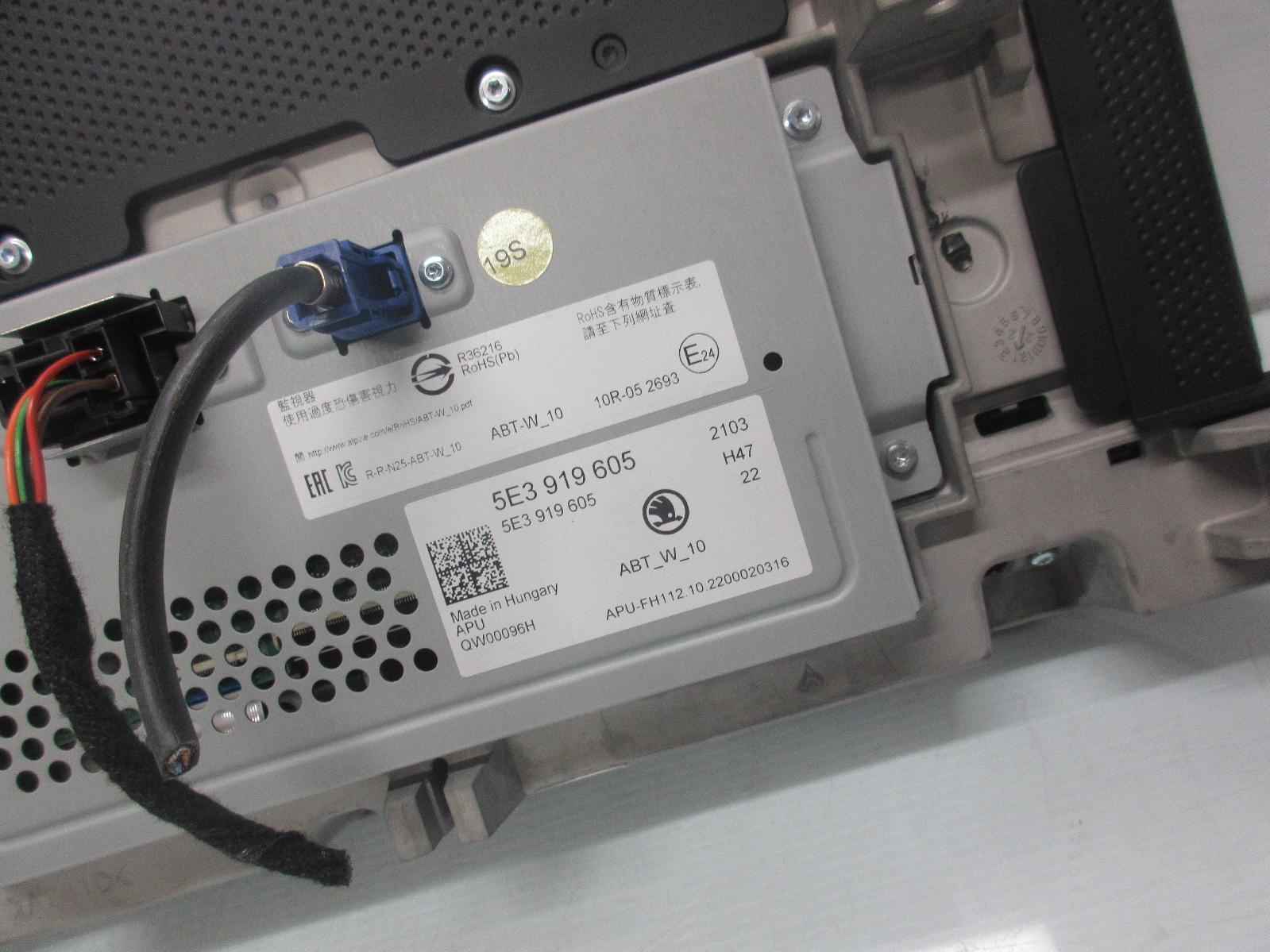 View Auto part Radio/Cd/Dvd/Sat/Tv Skoda Octavia 2023