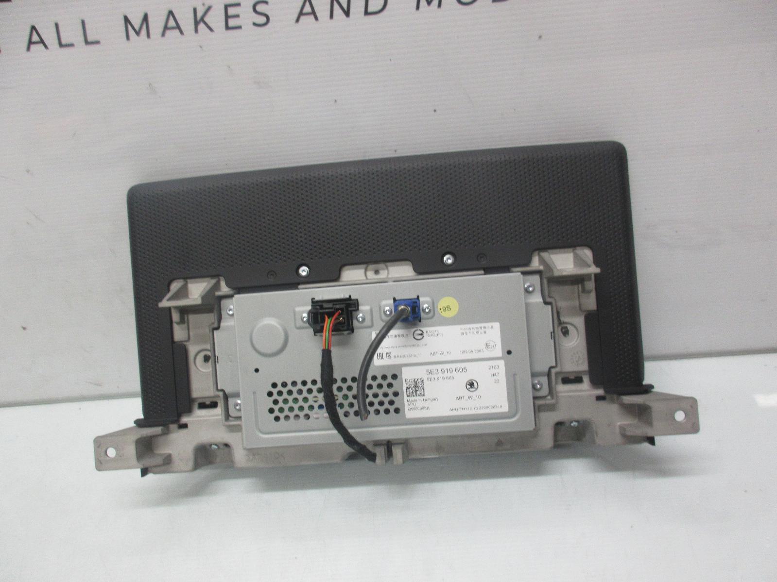 View Auto part Radio/Cd/Dvd/Sat/Tv Skoda Octavia 2023