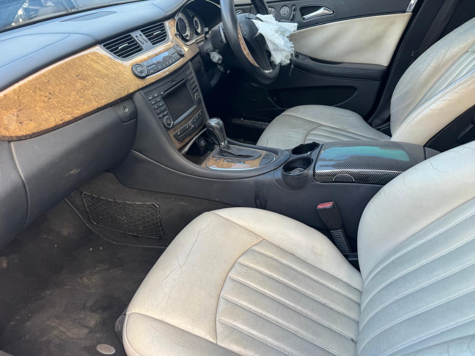 2010 Mercedes Cls Class Left Taillight View Auto part Left Taillight Mercedes Cls Class 2010