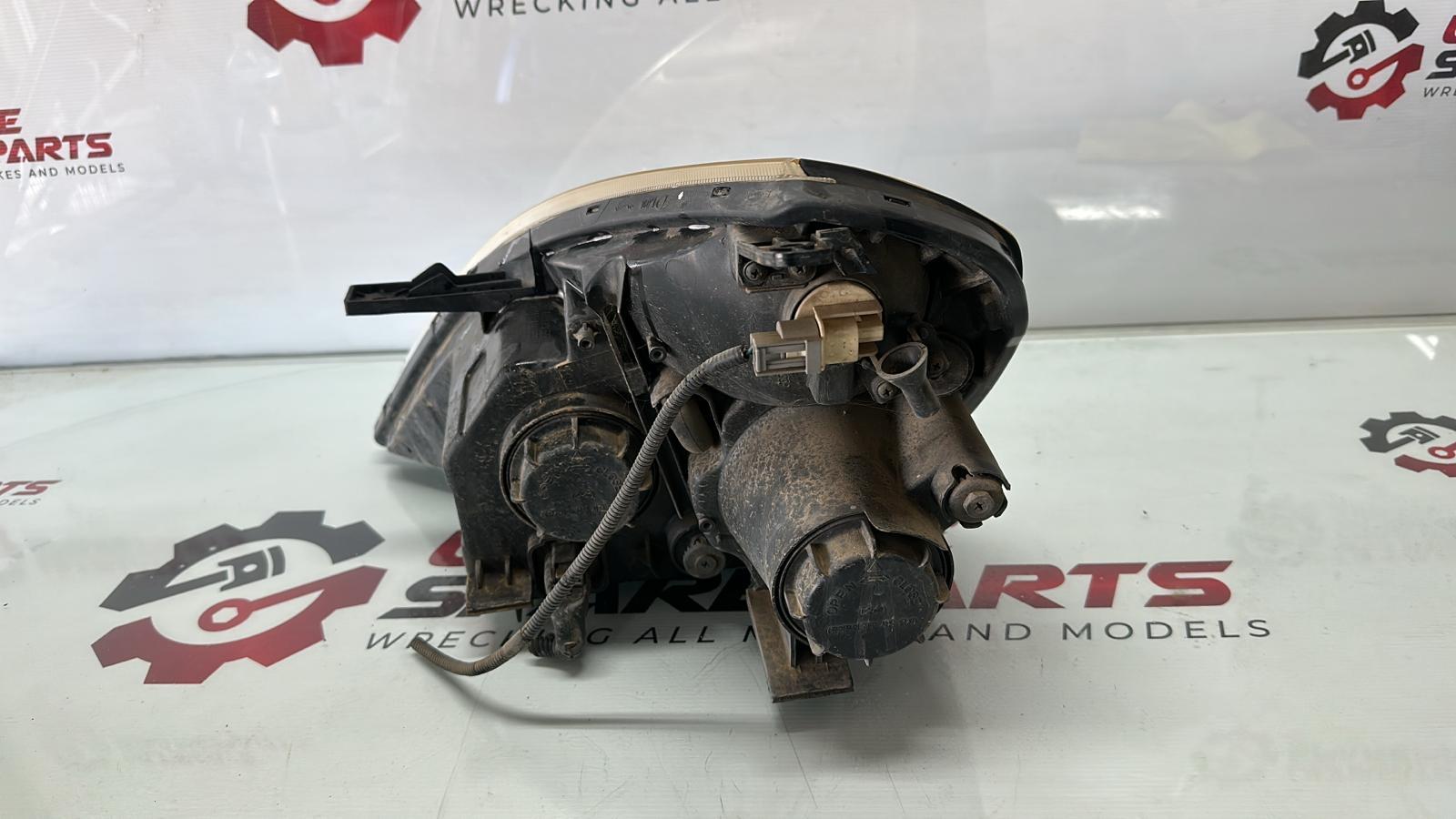 View Auto part Right Headlamp Kia Carnival/grand Carnival 2005