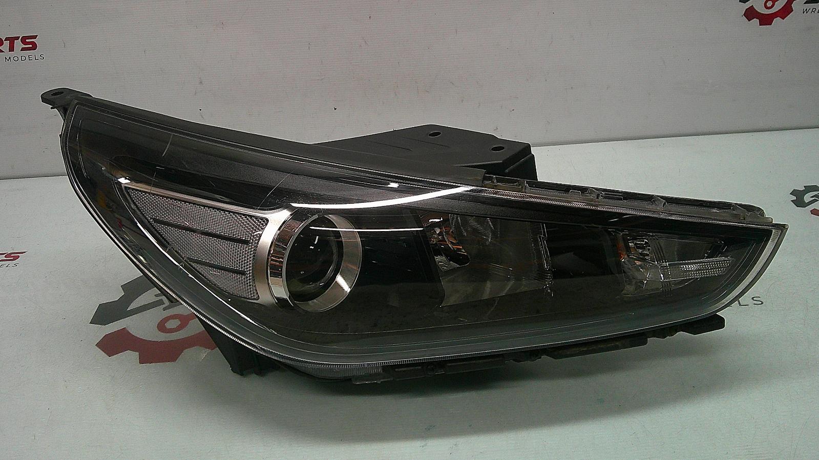 View Auto part Right Headlamp Hyundai I30 2019
