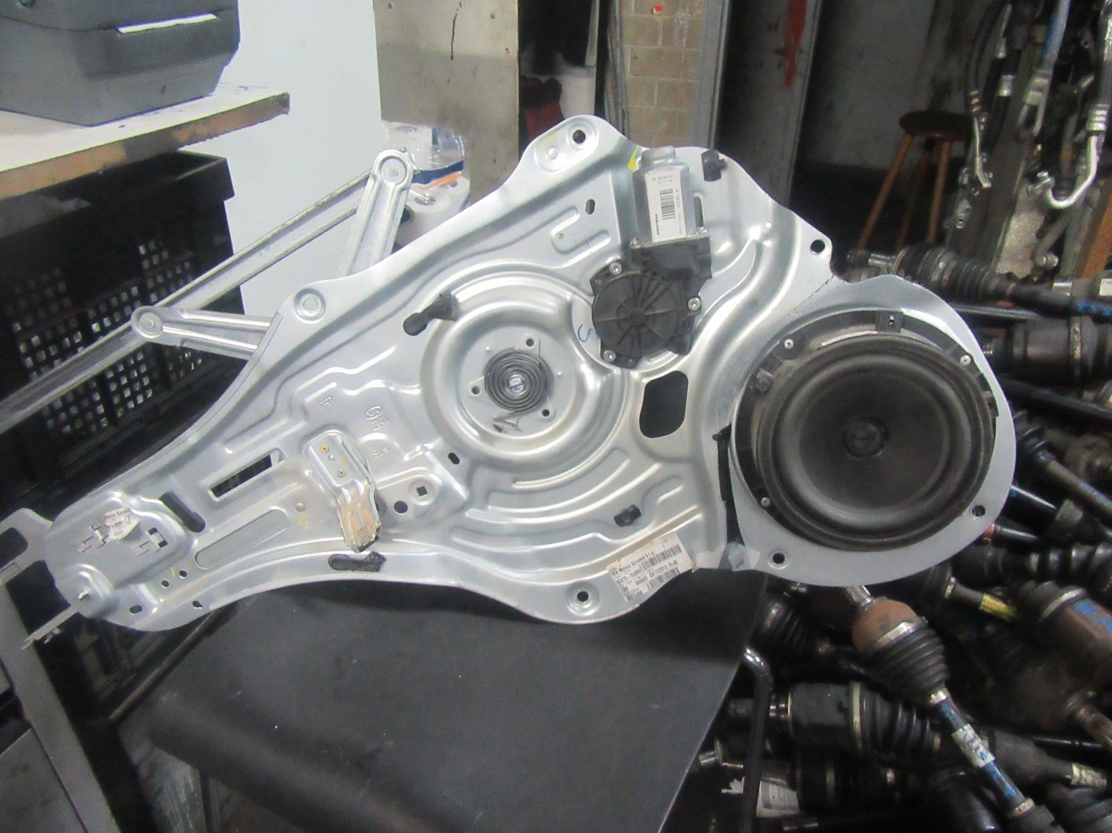 View Auto part Left Front Window Reg/Motor Kia Sportage 2014