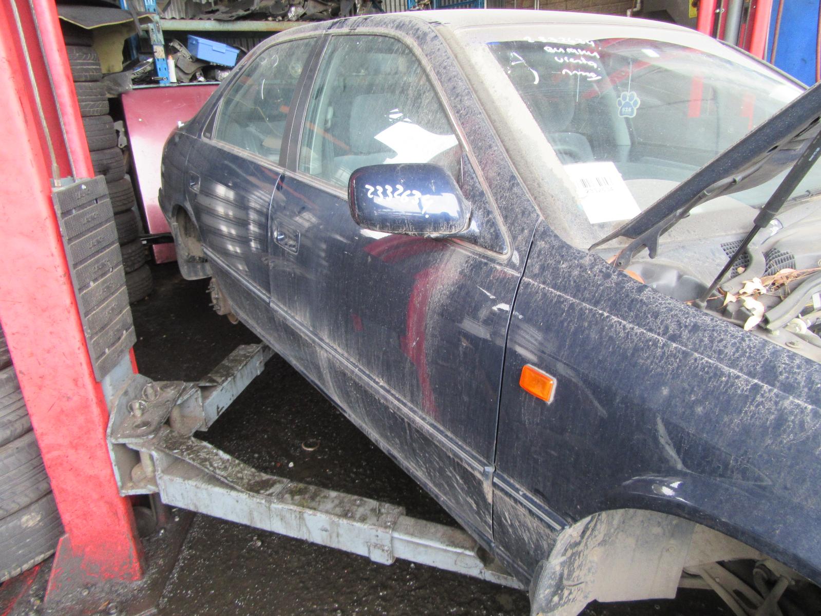 View Auto part Right Taillight Toyota Camry 1999