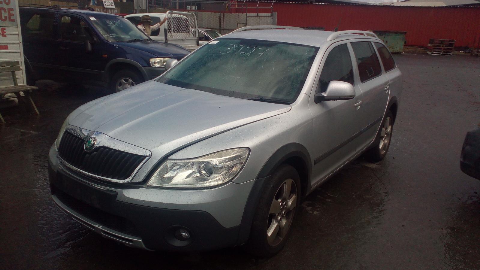 View Auto part Headrest Skoda Octavia 2011