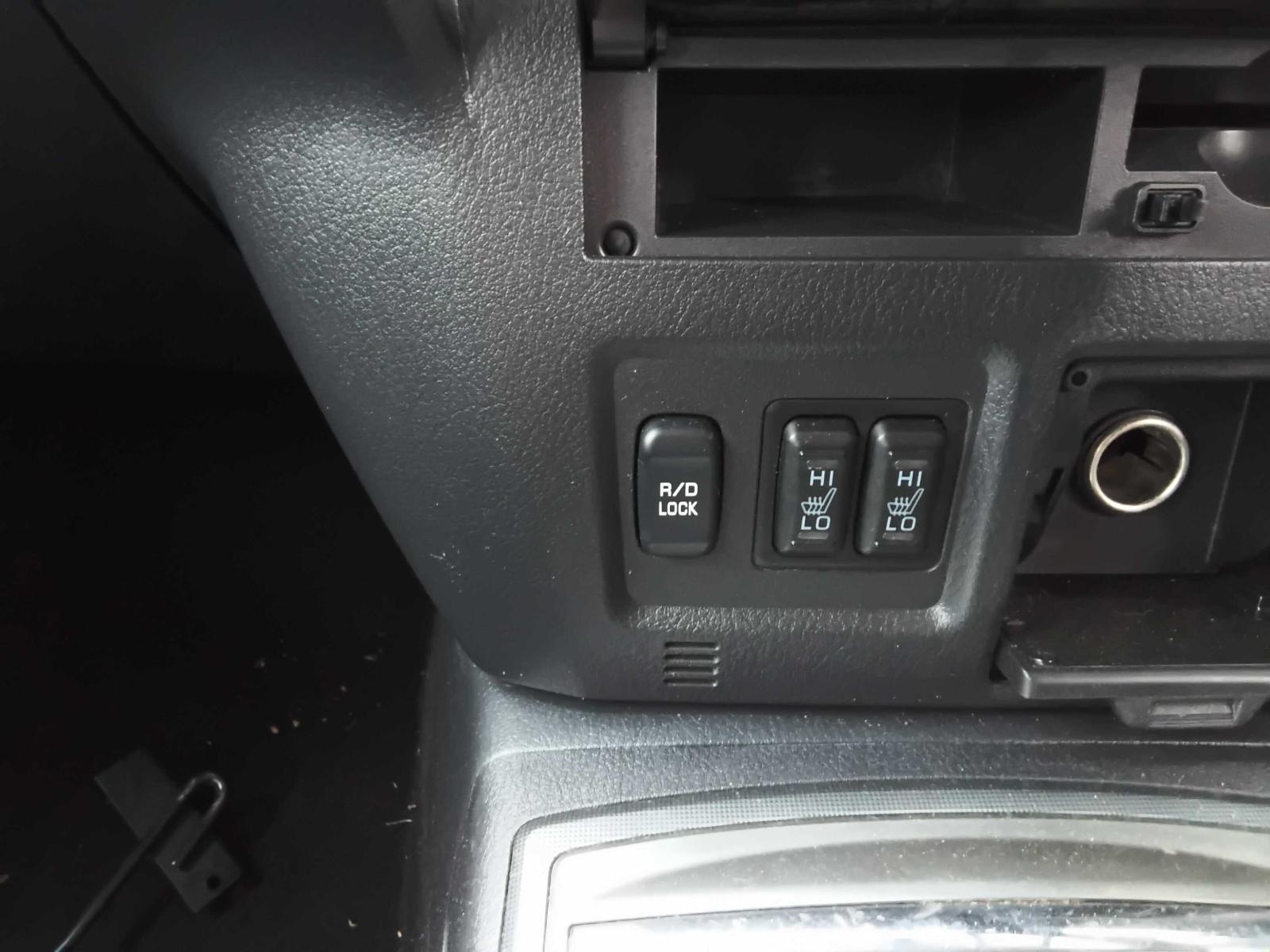 View Auto part Fuse Box Mitsubishi Pajero 2014