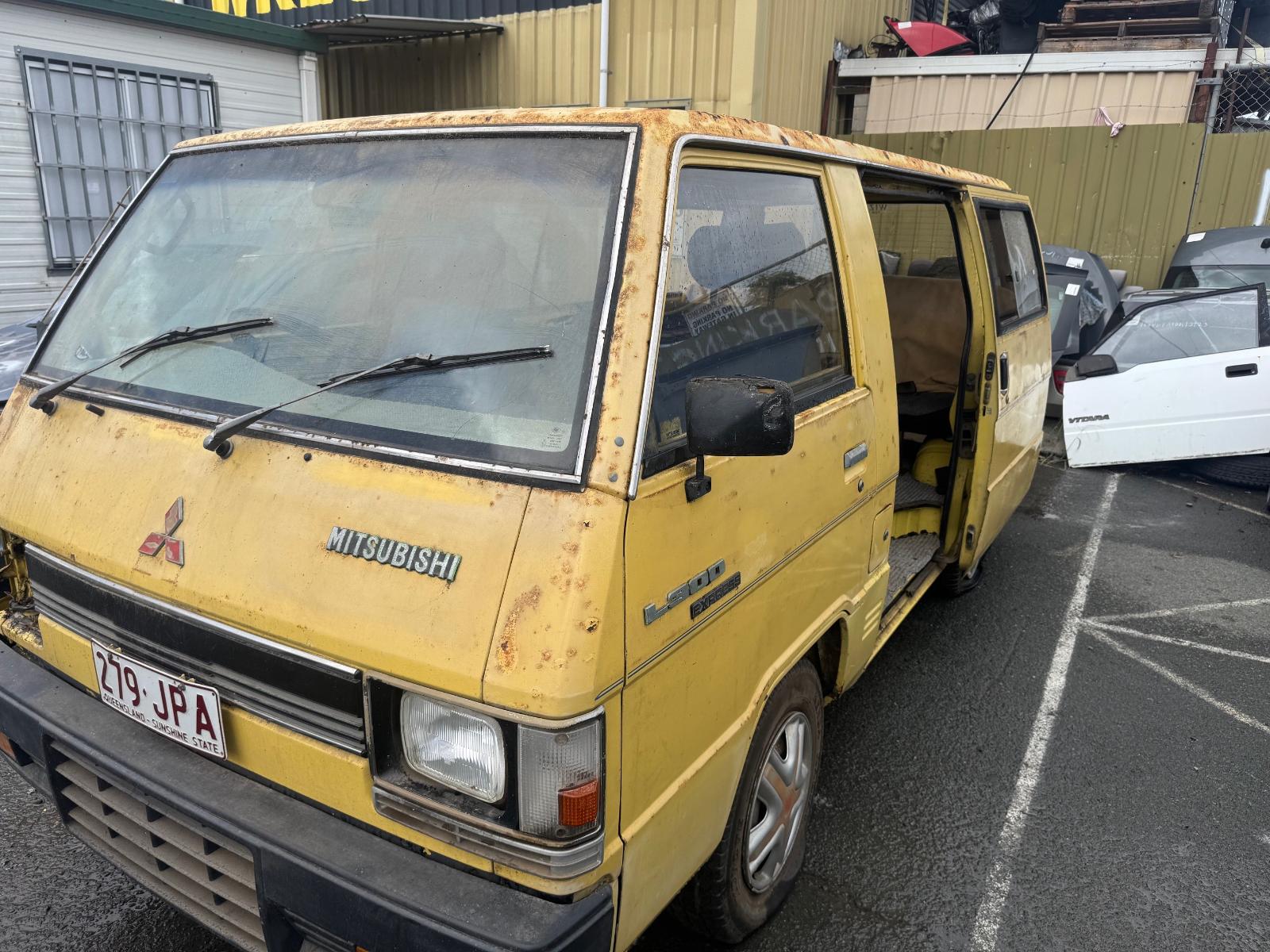 View Auto part Left Taillight Mitsubishi L300 1982