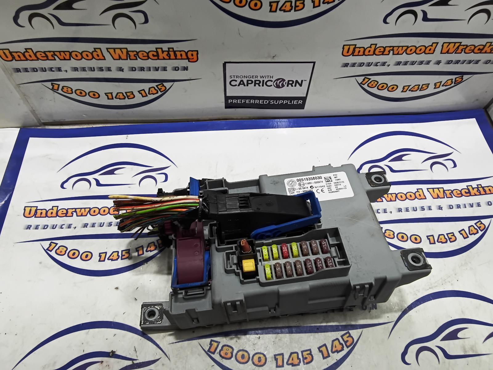 View Auto part Fuse Box Fiat Punto 2014
