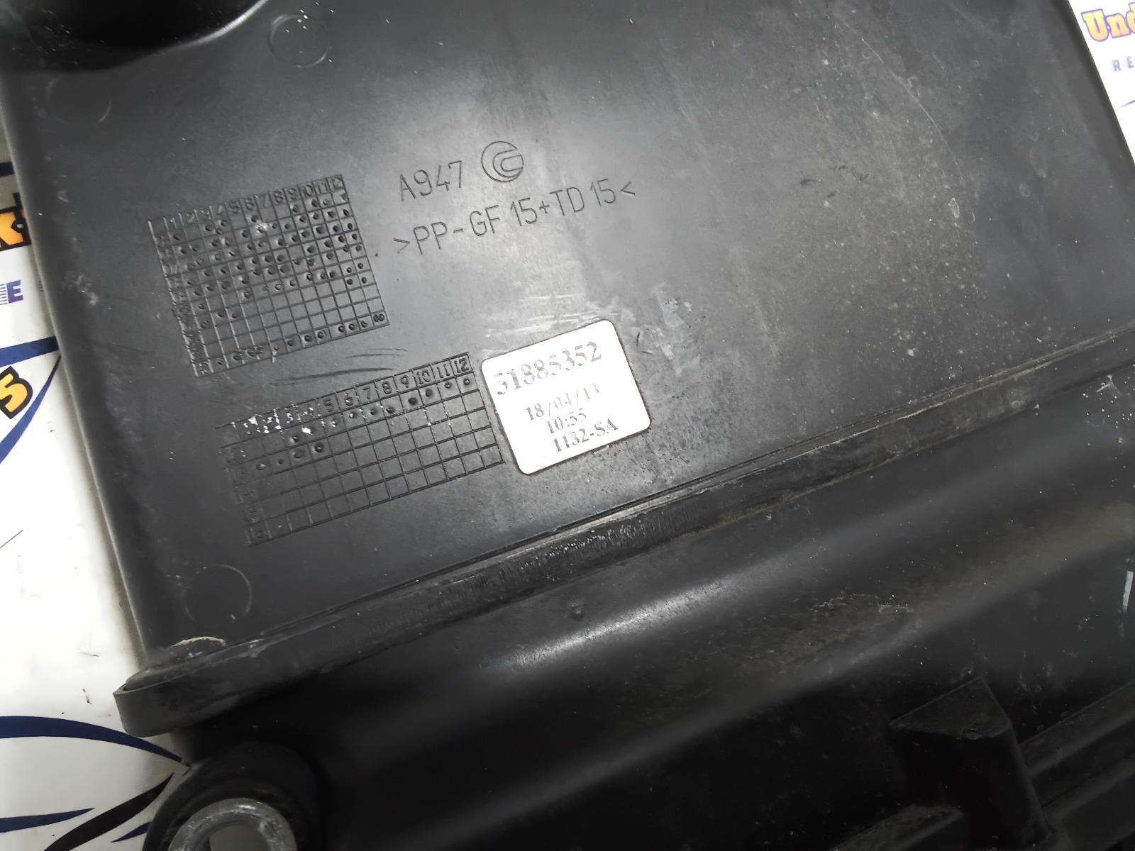 2014 Fiat Punto Air Cleaner/Box View Auto part Air Cleaner/Box Fiat Punto 2014