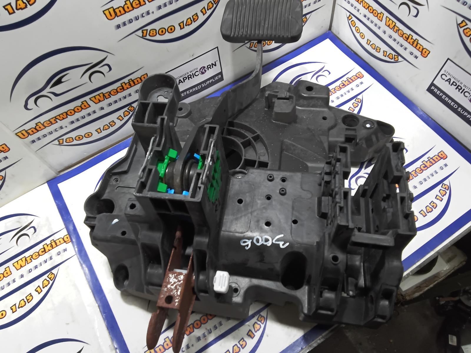 View Auto part Pedal Assembly Fiat Punto 2014