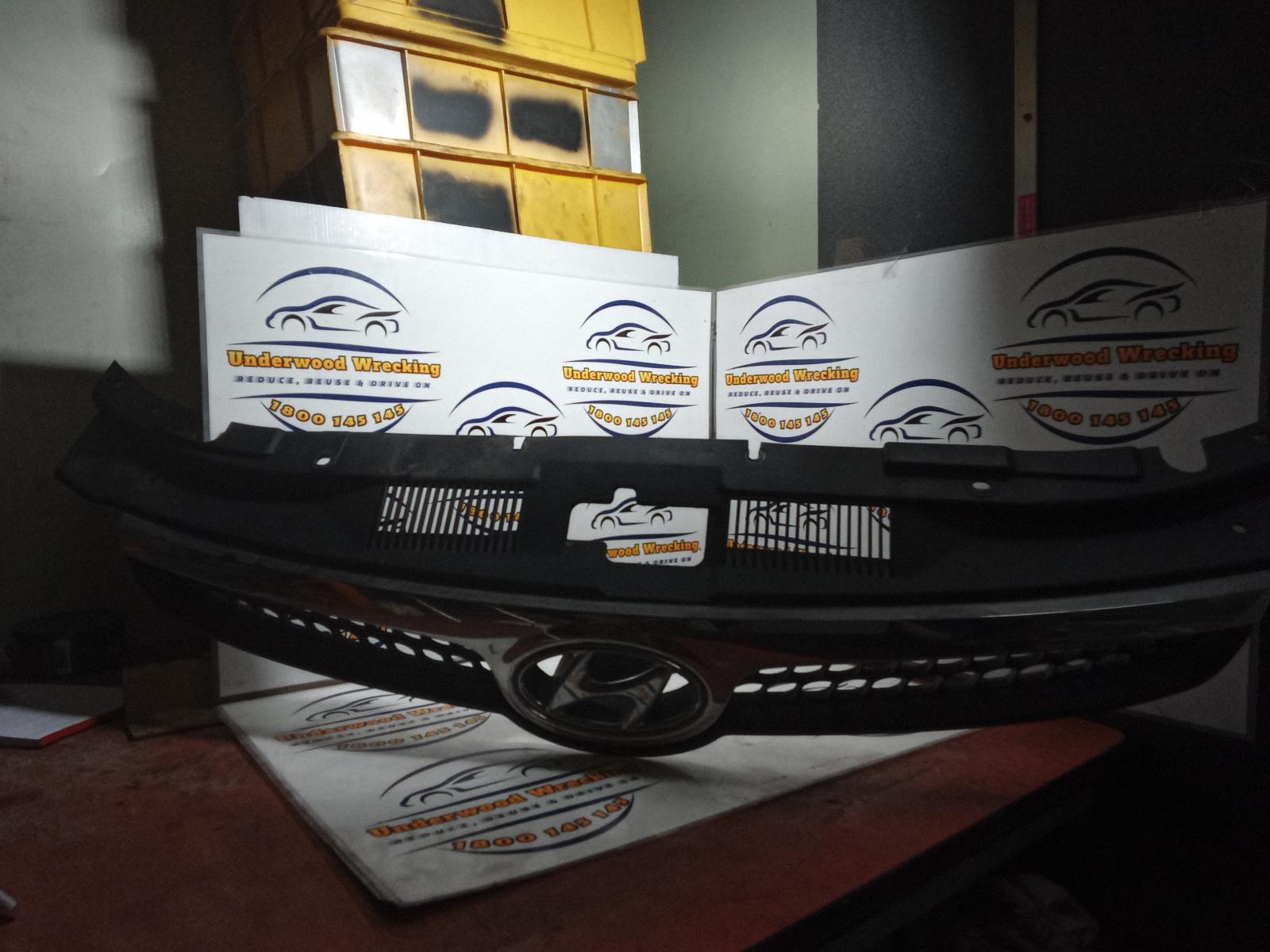 View Auto part Grille Hyundai I30 2009