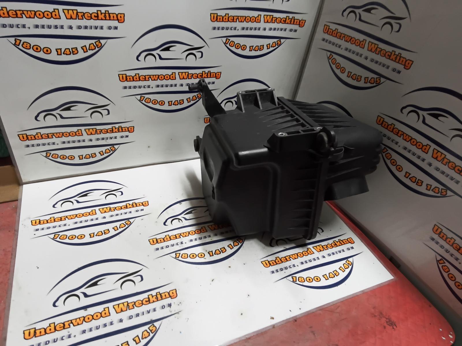 View Auto part Air Cleaner/Box Hyundai I30 2009