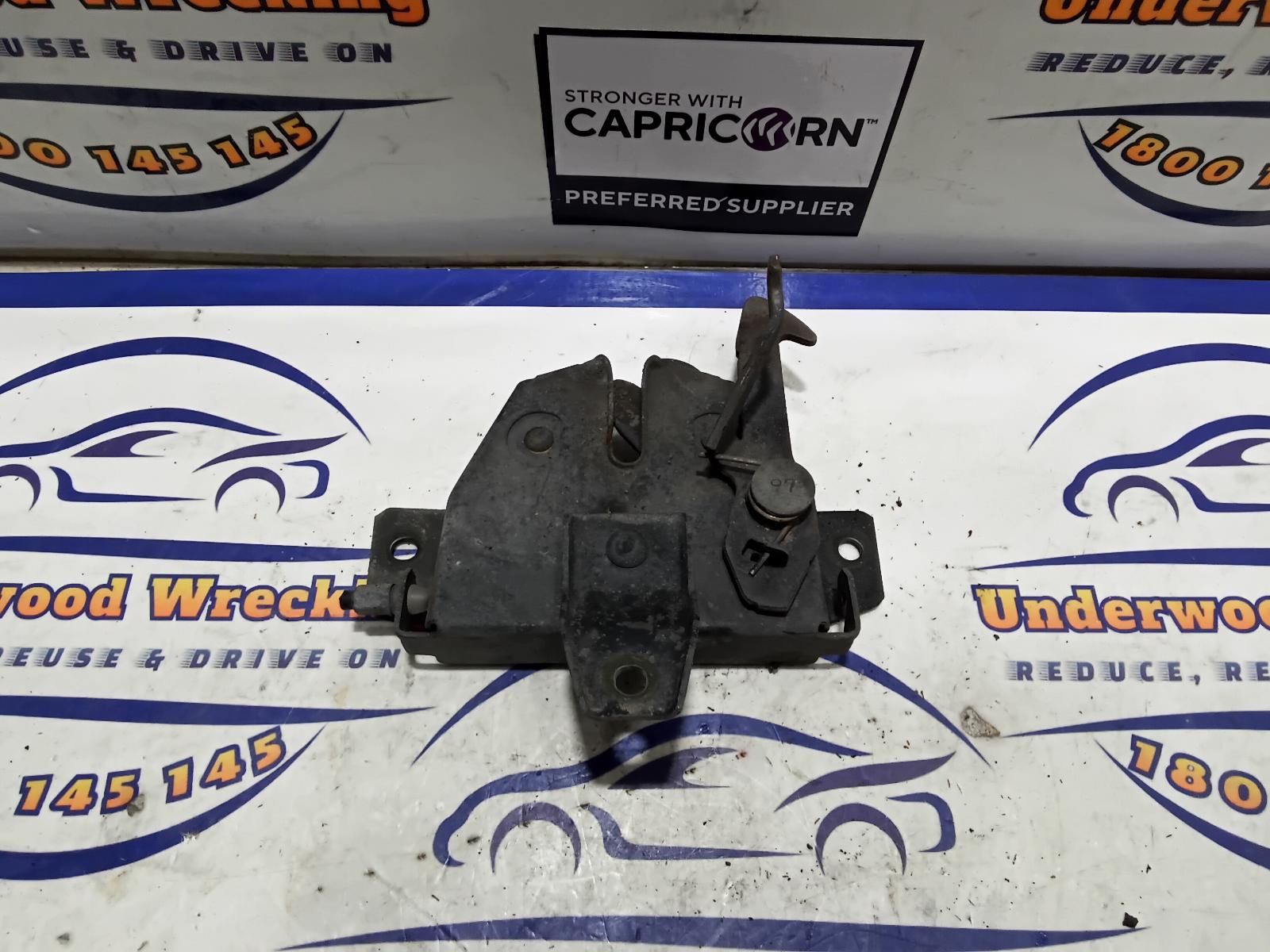 1999 Mitsubishi L300 Bonnet Lock/Support View Auto part Bonnet Lock/Support Mitsubishi L300 1999