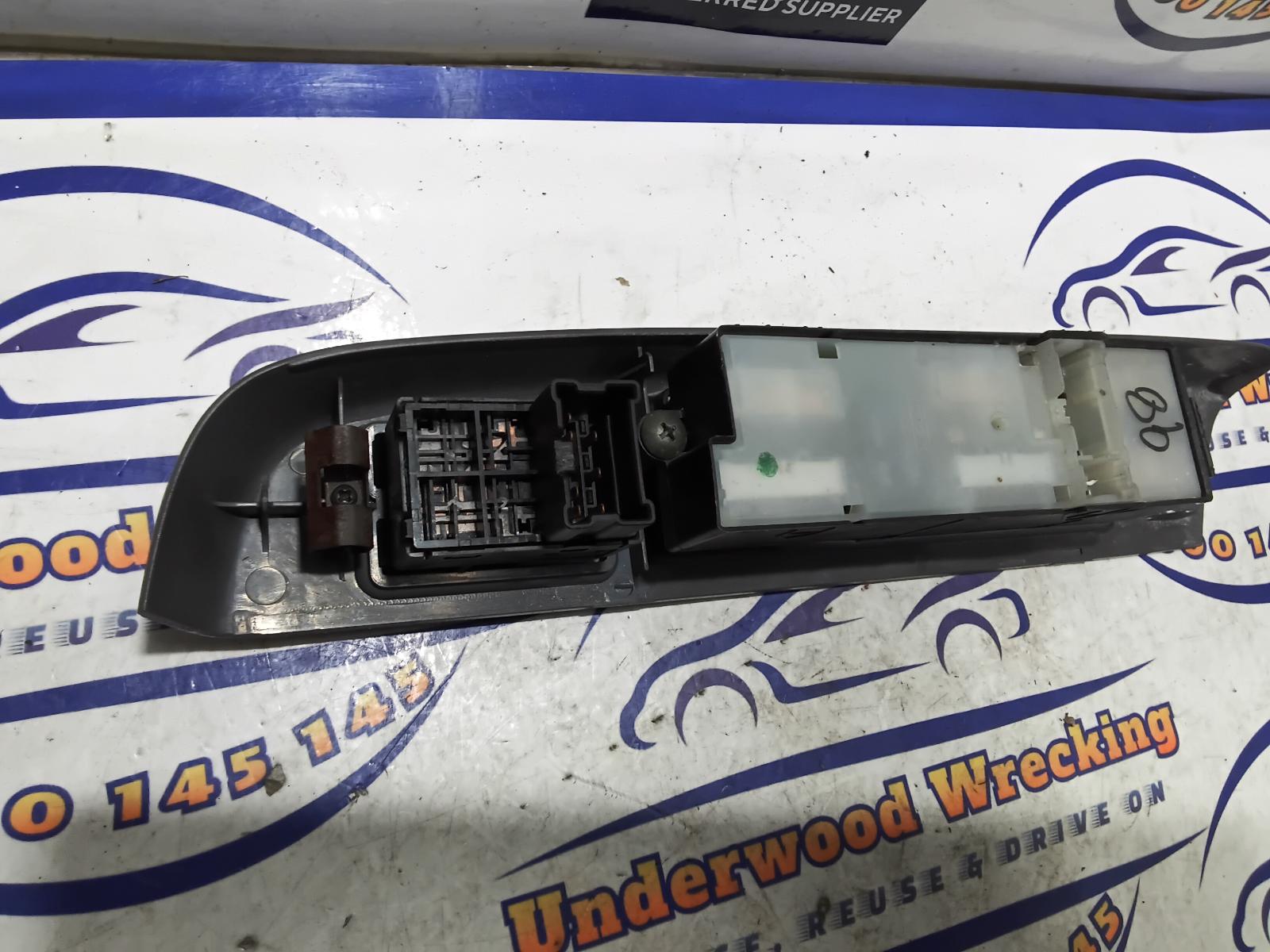 View Auto part Pwr Dr Wind Switch Nissan Navara 2005