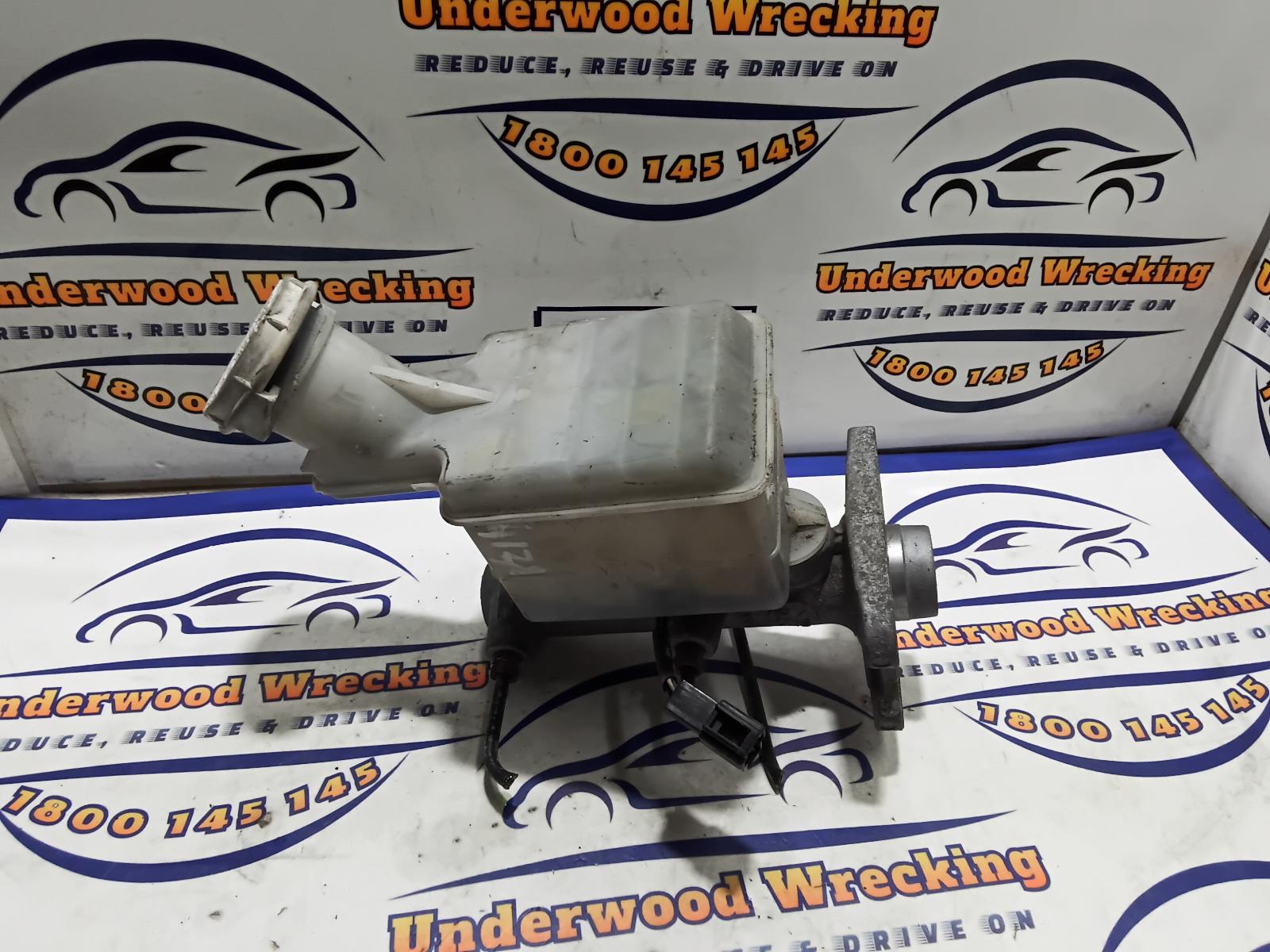 View Auto part Master Cylinder Mitsubishi L300 1999