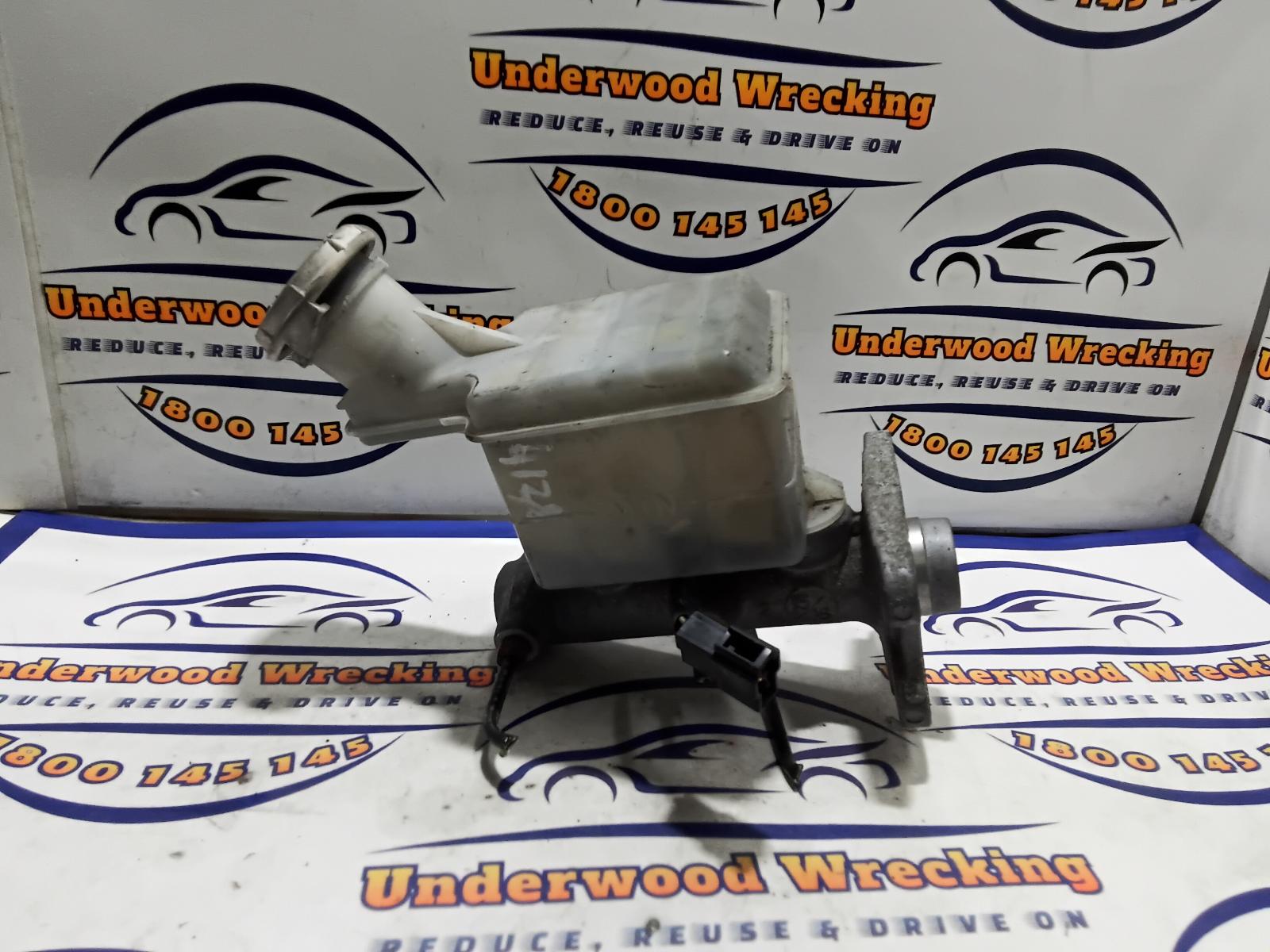 View Auto part Master Cylinder Mitsubishi L300 1999