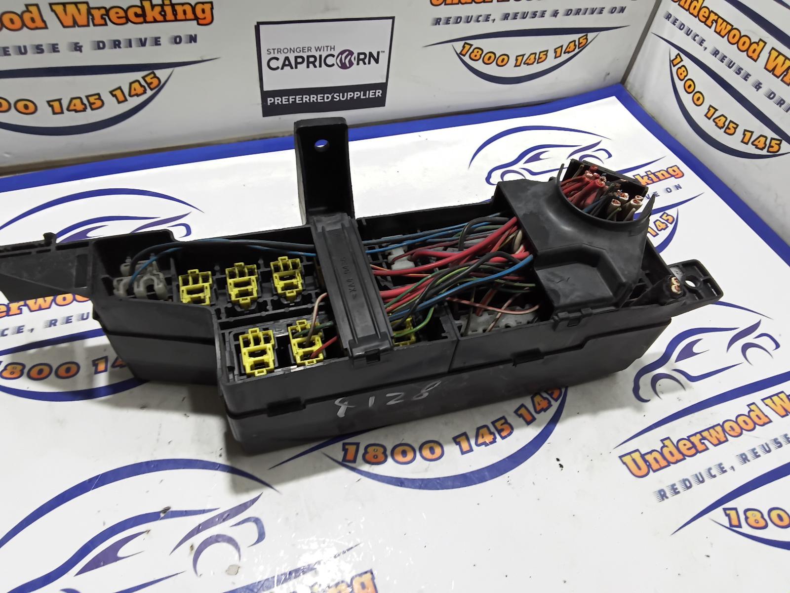 View Auto part Fuse Box Mitsubishi L300 1999