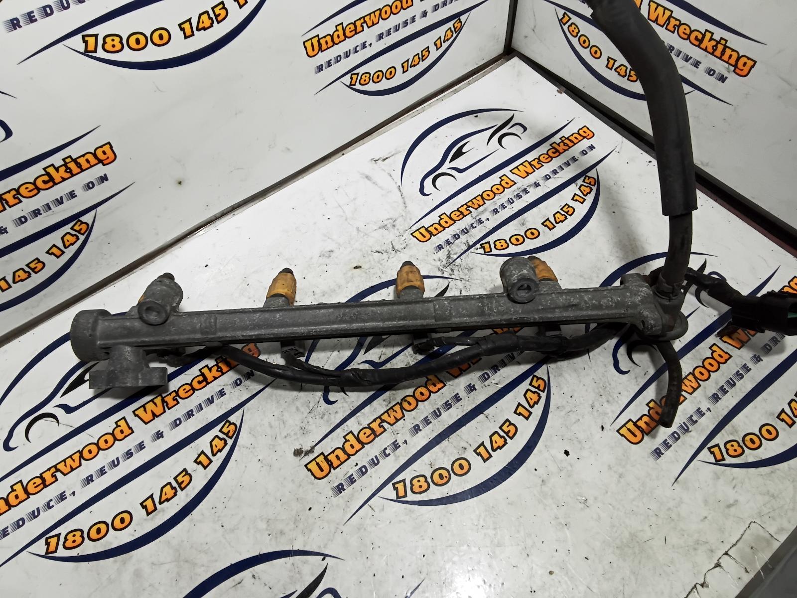 View Auto part Fuel Injector Mitsubishi L300 1999