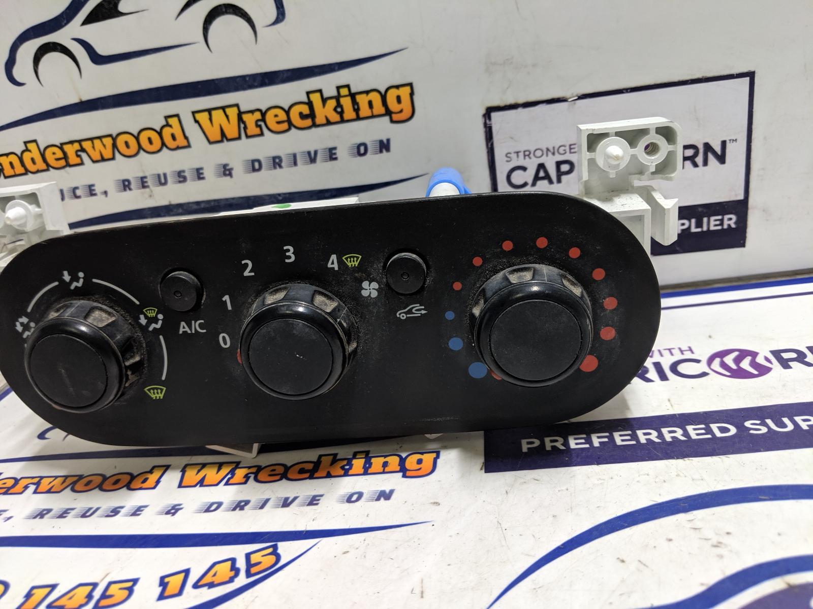 View Auto part Heater/Ac Controls Renault Trafic 2017