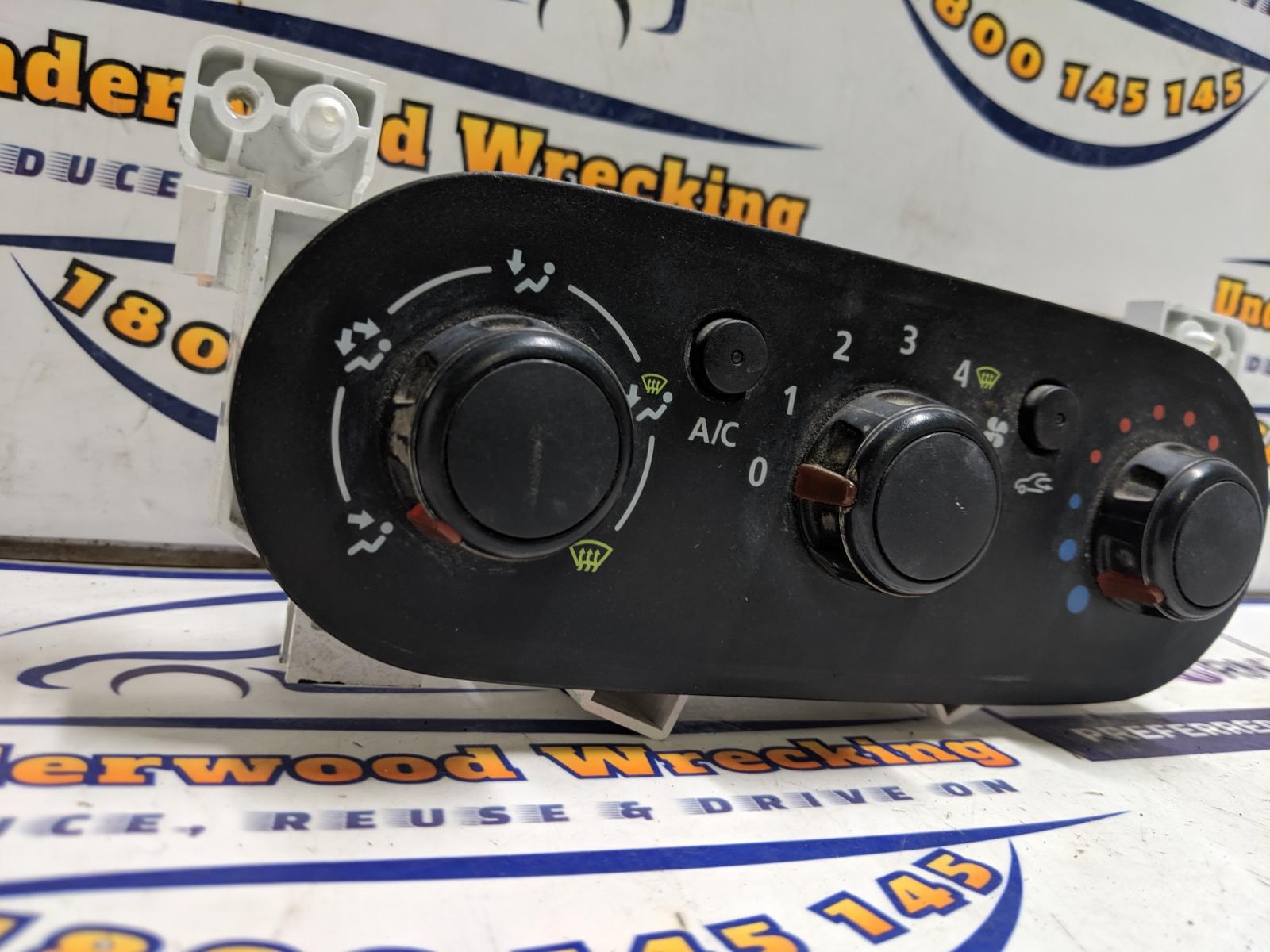 View Auto part Heater/Ac Controls Renault Trafic 2017