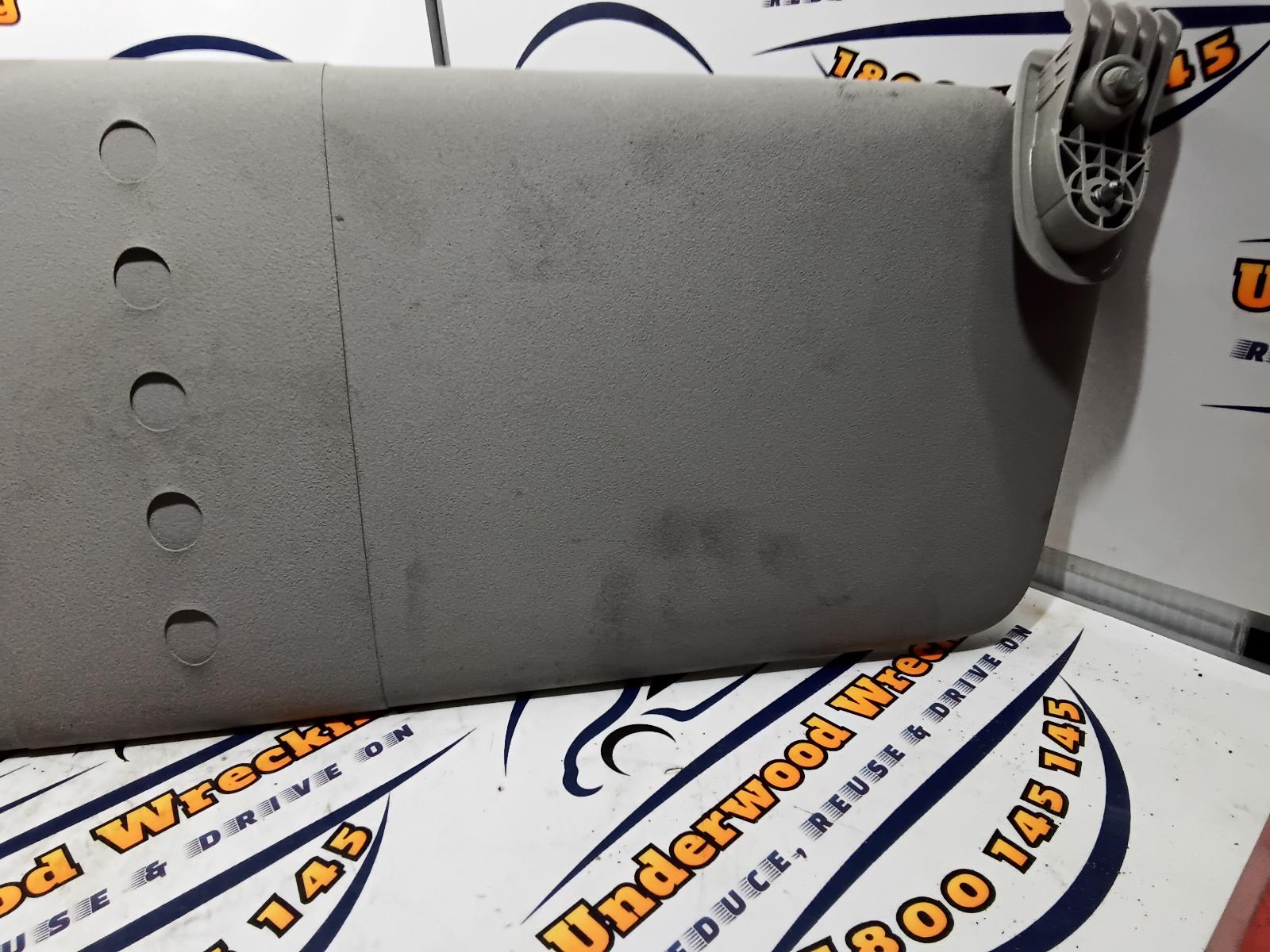 View Auto part Sunvisor Renault Trafic 2017