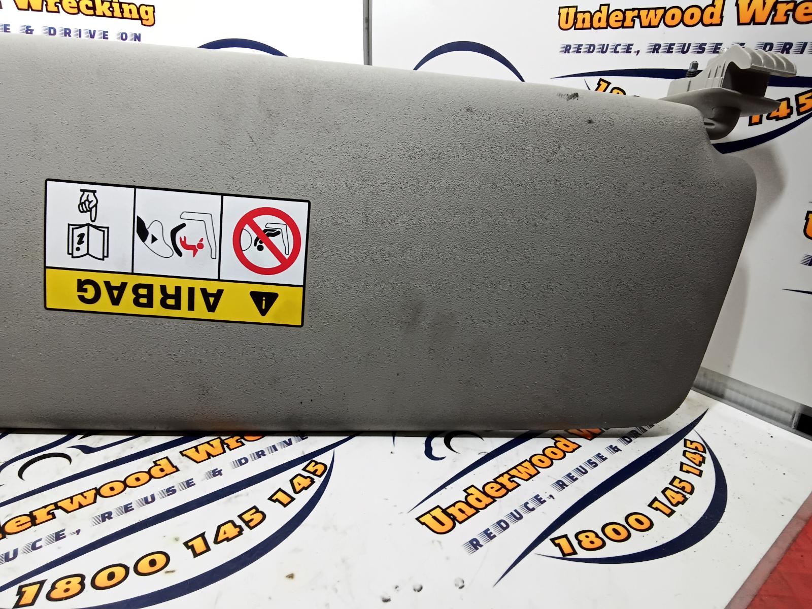 View Auto part Sunvisor Renault Trafic 2017