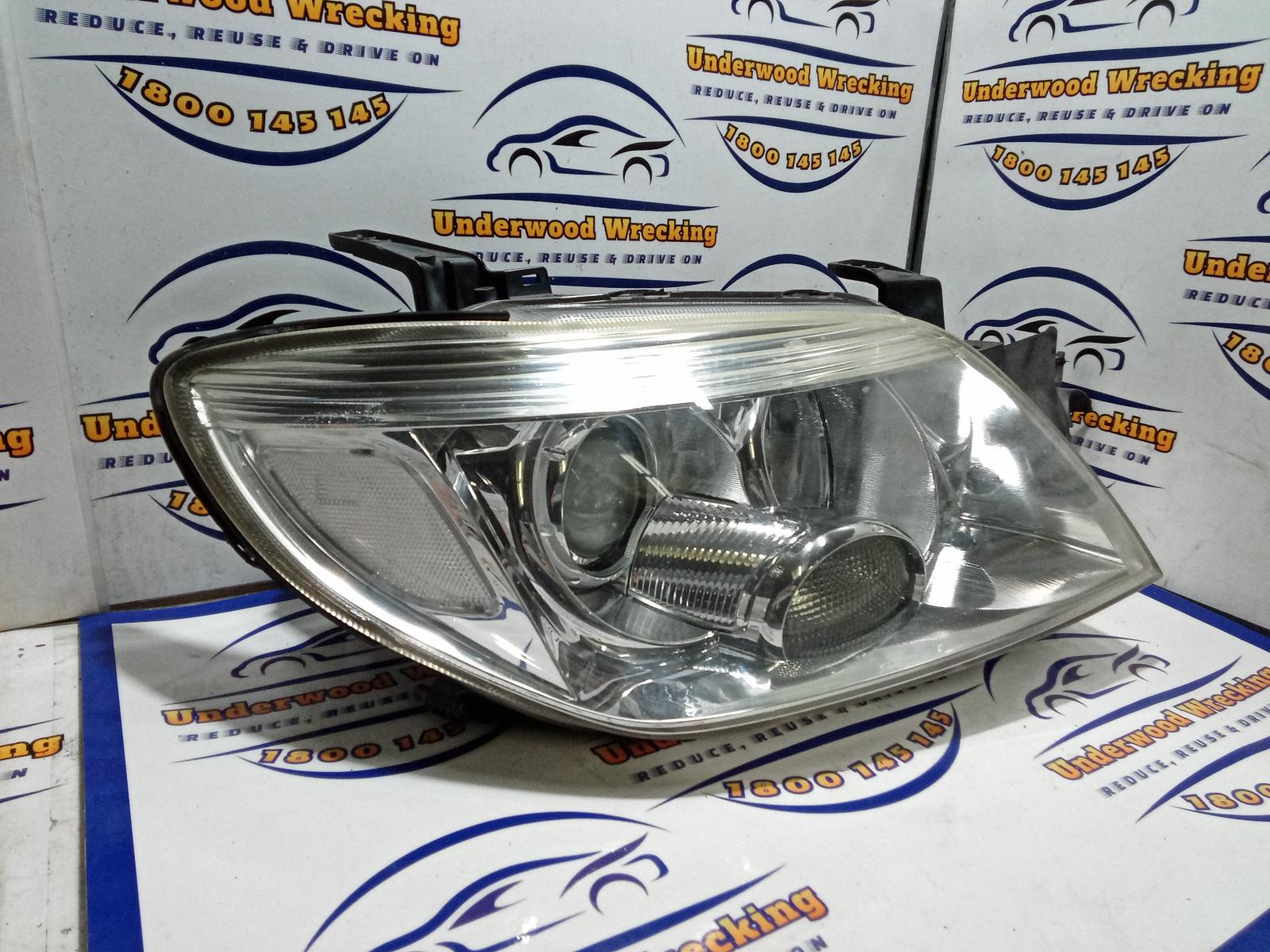 2006 Mitsubishi Outlander Right Headlamp View Auto part Right Headlamp Mitsubishi Outlander 2006