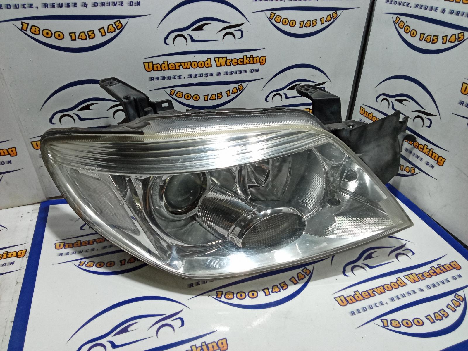 2006 Mitsubishi Outlander Right Headlamp View Auto part Right Headlamp Mitsubishi Outlander 2006