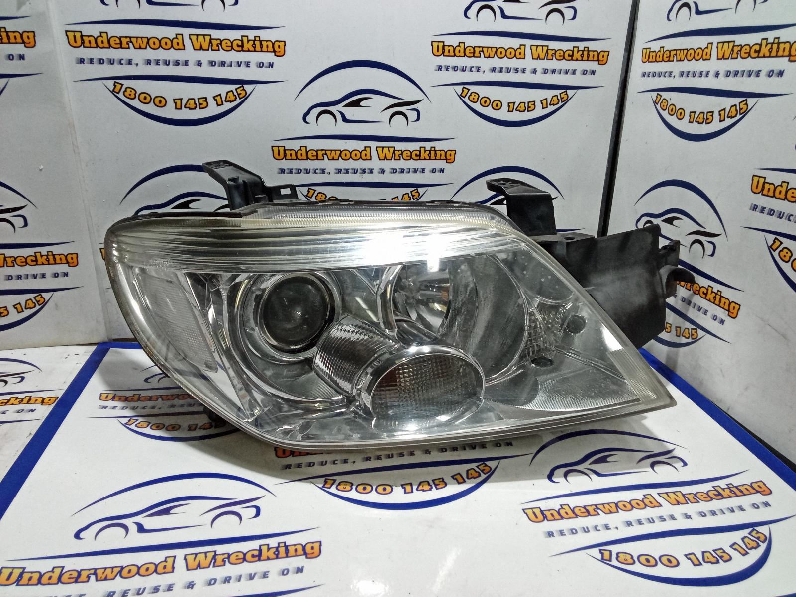 2006 Mitsubishi Outlander Right Headlamp View Auto part Right Headlamp Mitsubishi Outlander 2006