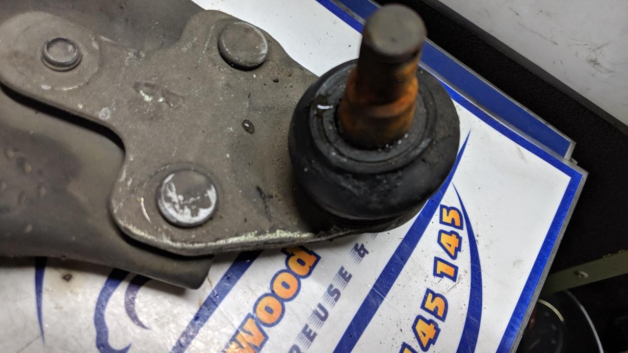 2014 Toyota Kluger Right Front Lower Control Arm View Auto part Right Front Lower Control Arm Toyota Kluger 2014