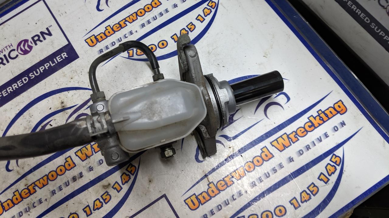 View Auto part Master Cylinder Toyota Kluger 2014