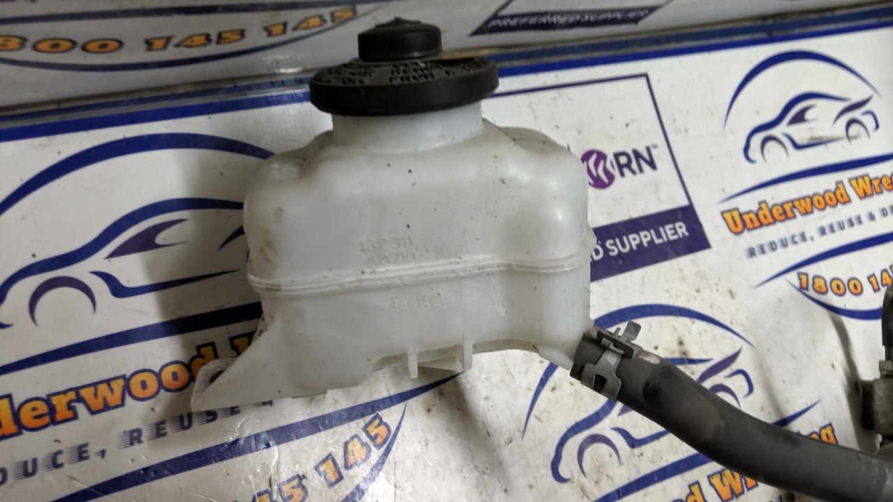 View Auto part Master Cylinder Toyota Kluger 2014