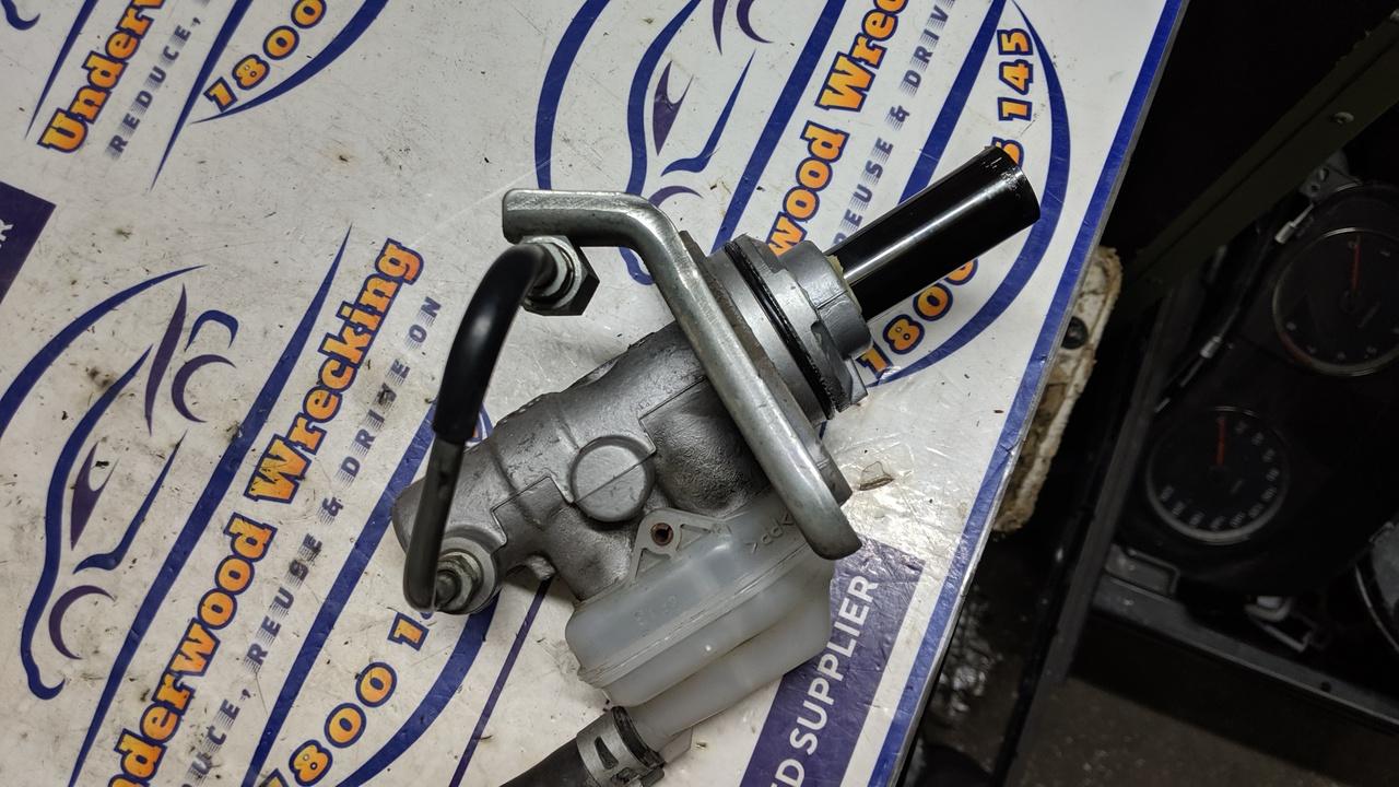 View Auto part Master Cylinder Toyota Kluger 2014