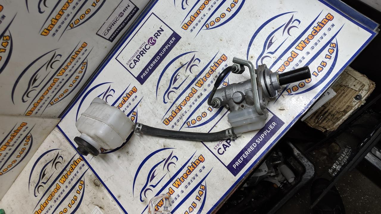 View Auto part Master Cylinder Toyota Kluger 2014