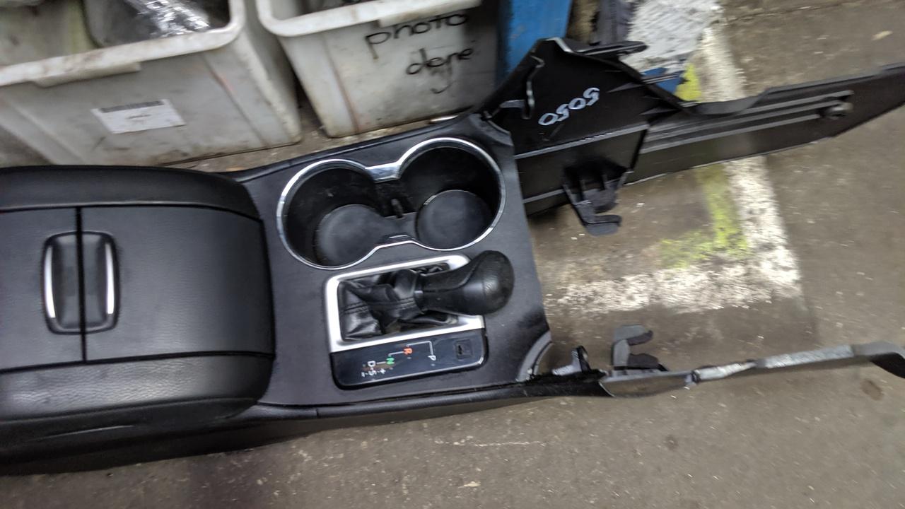 2014 Toyota Kluger Console View Auto part Console Toyota Kluger 2014
