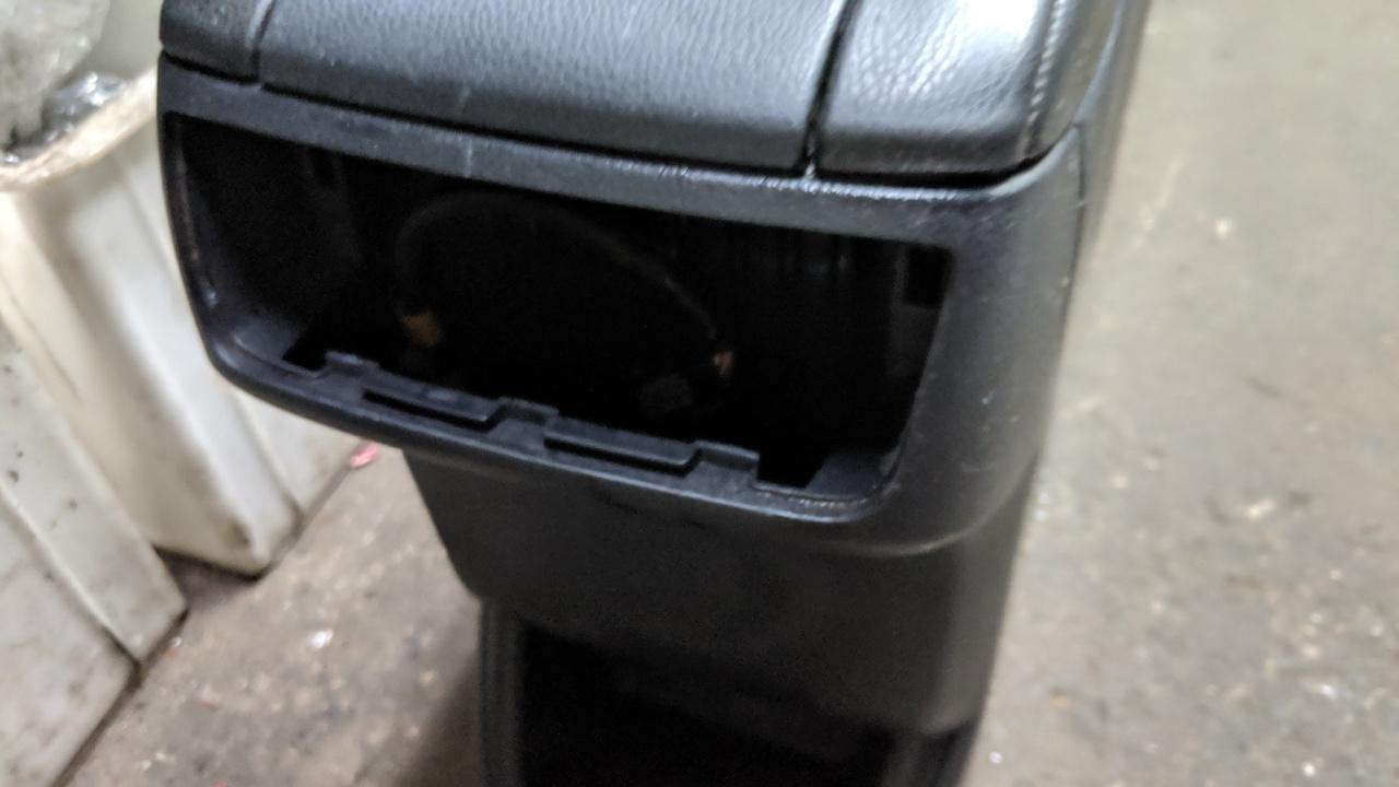 2014 Toyota Kluger Console View Auto part Console Toyota Kluger 2014