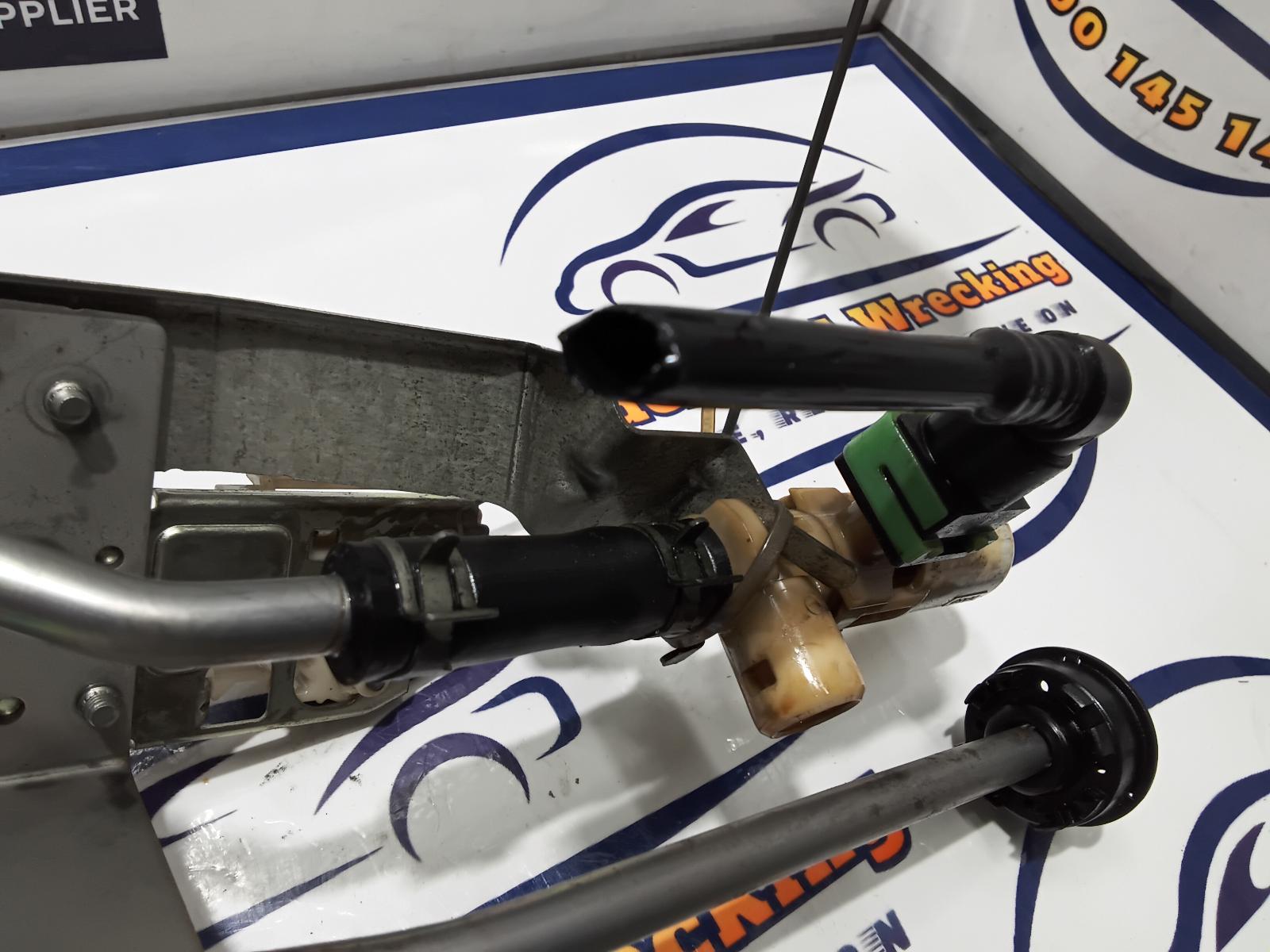 View Auto part Fuel Pump Mazda Cx7 2011